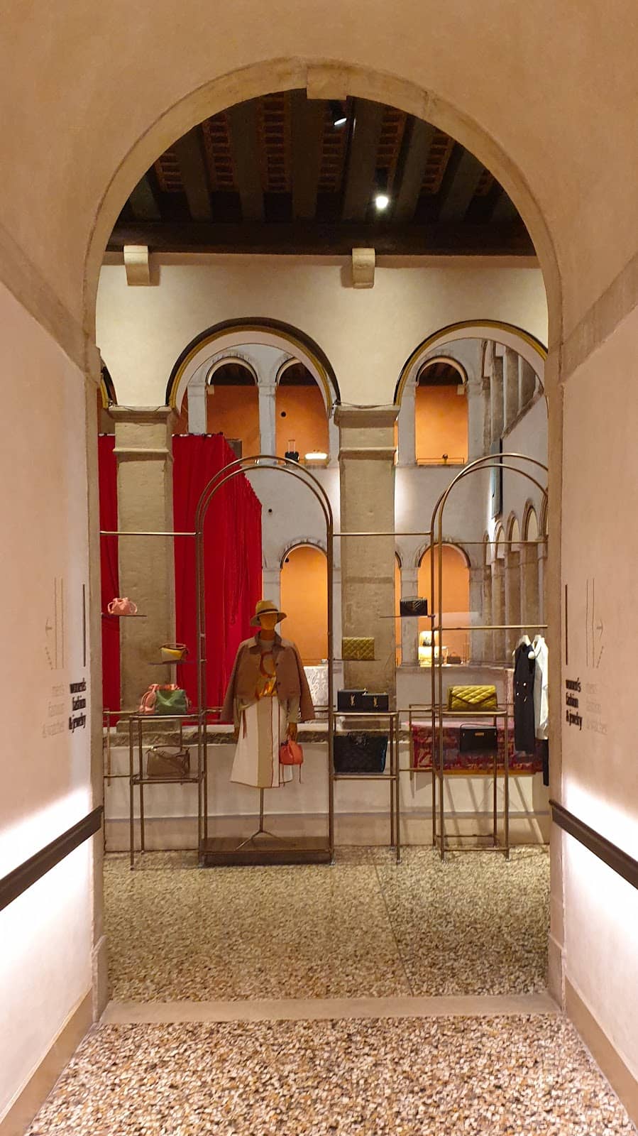 Rialto Bridge Proximity