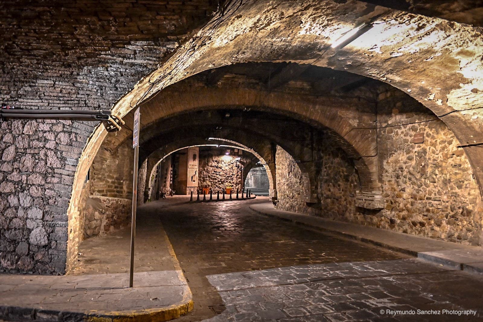 Calle Subterránea Miguel Hidalgo - Image 1