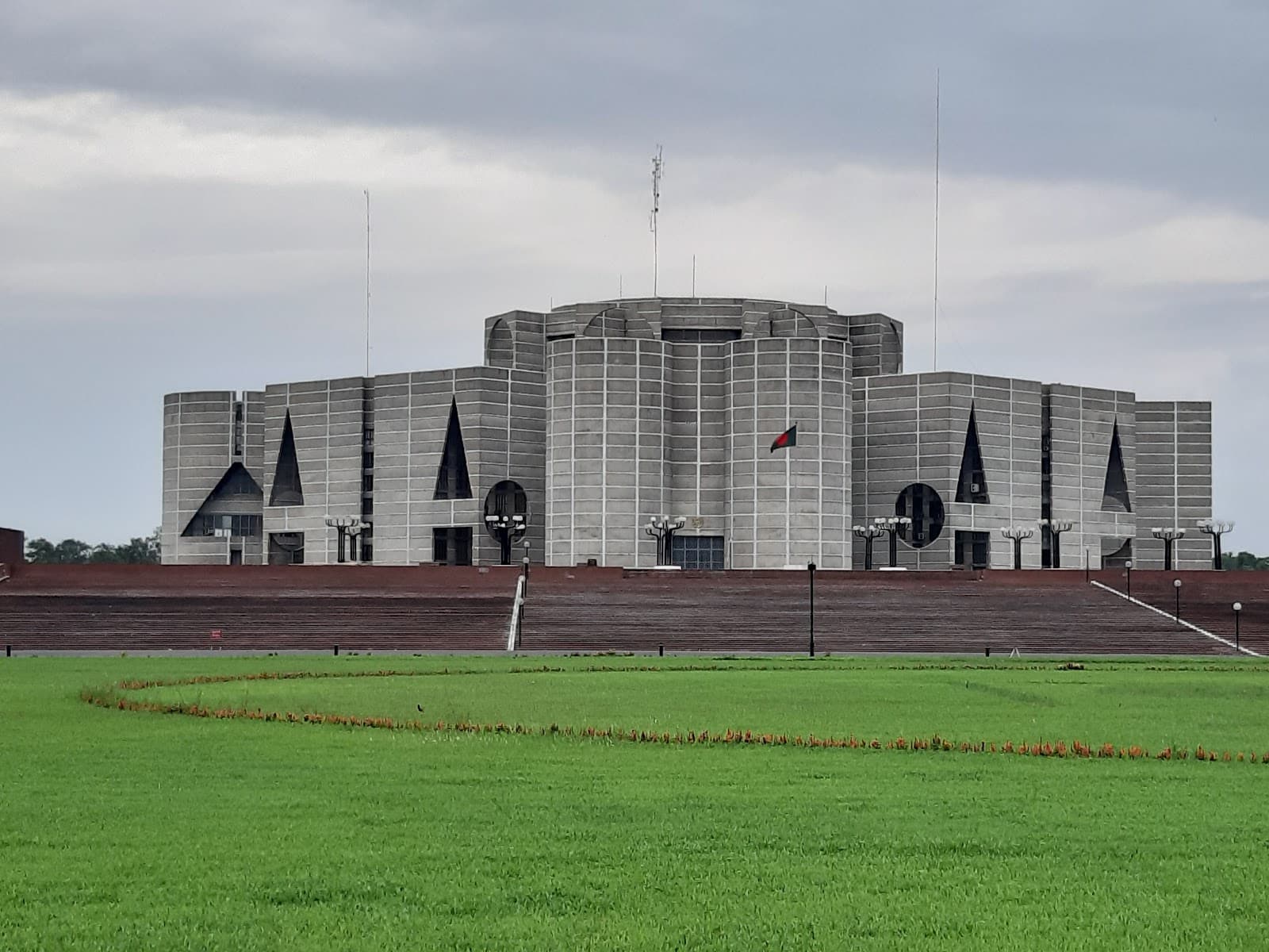 Jatiyo Sangsad Bhaban - Image 1