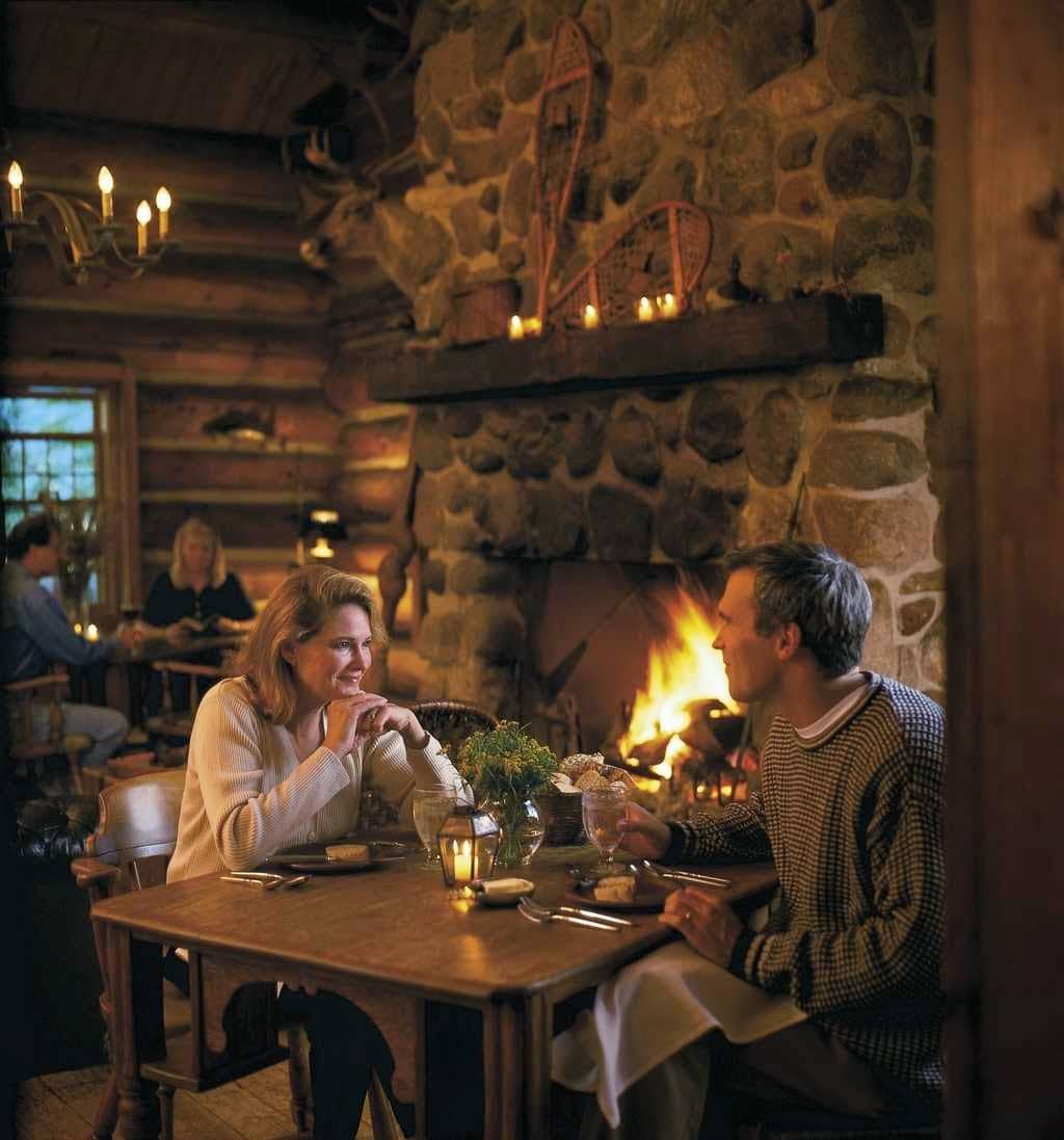 Cabin-Style Dining Experience
