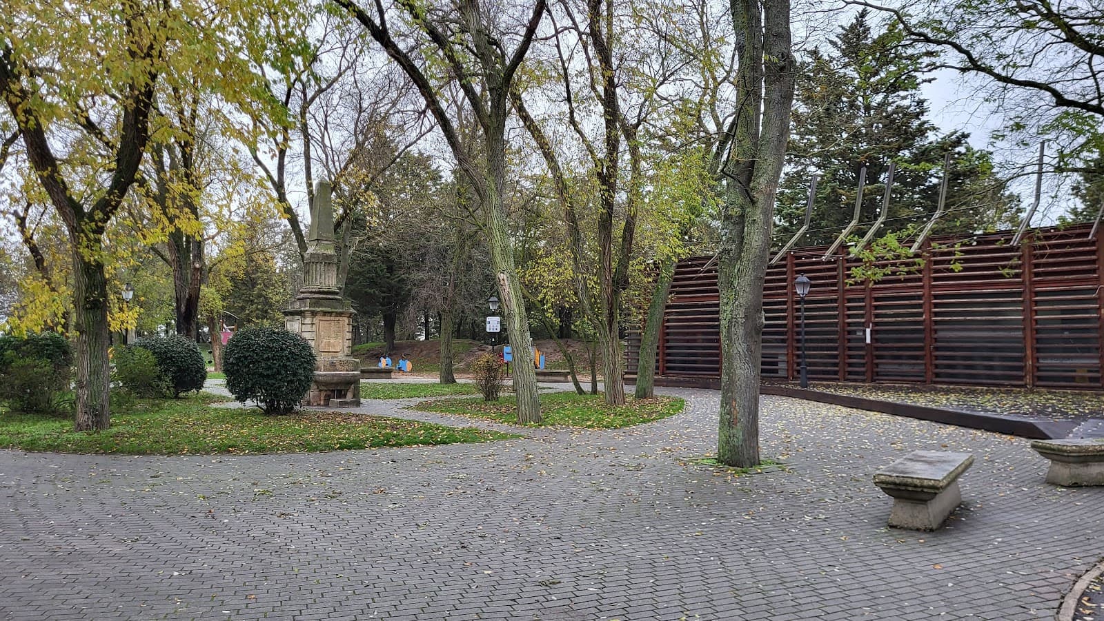 Parque del Castillo Burgos - Image 1