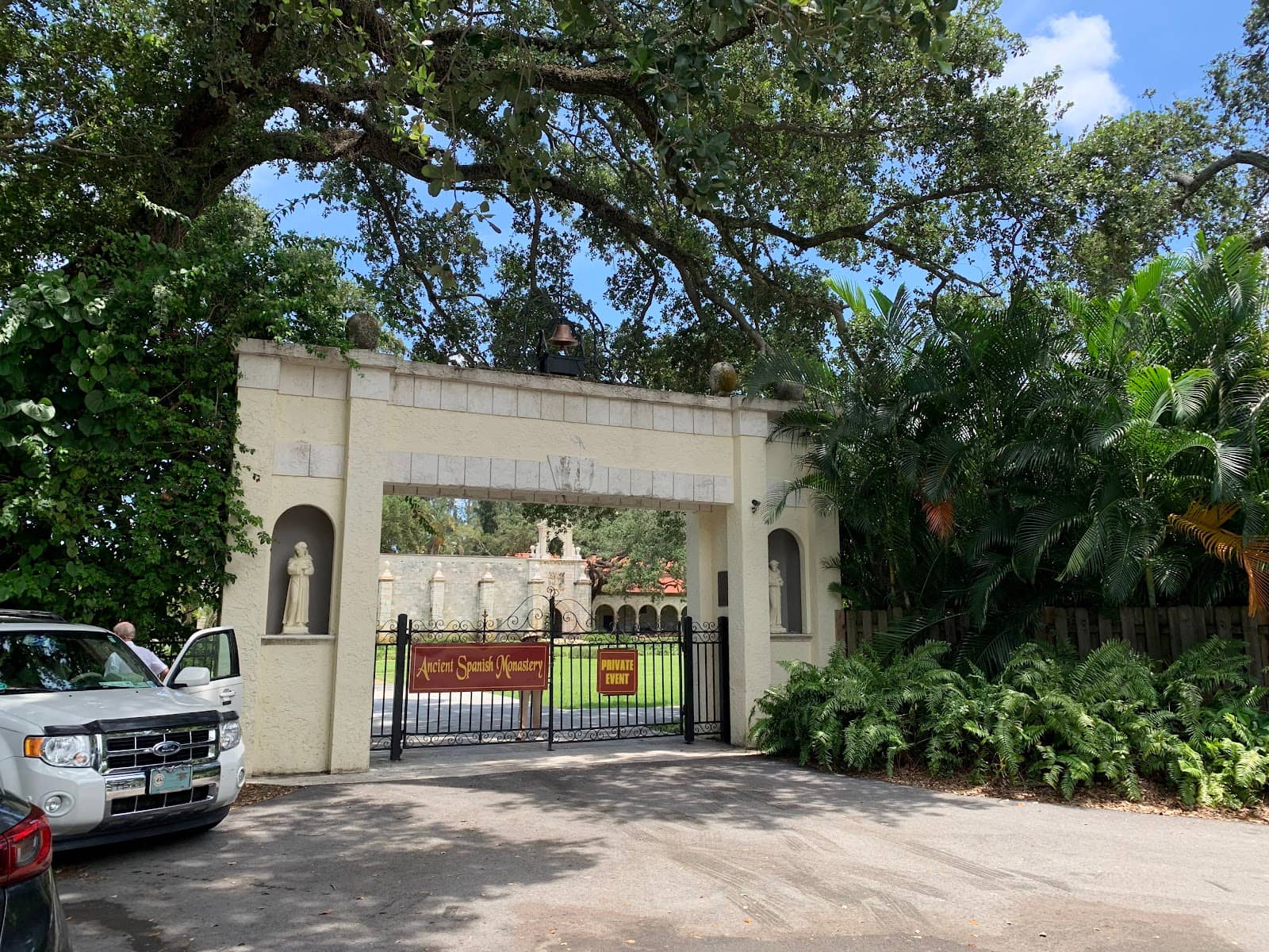 Friendly Staff & Community