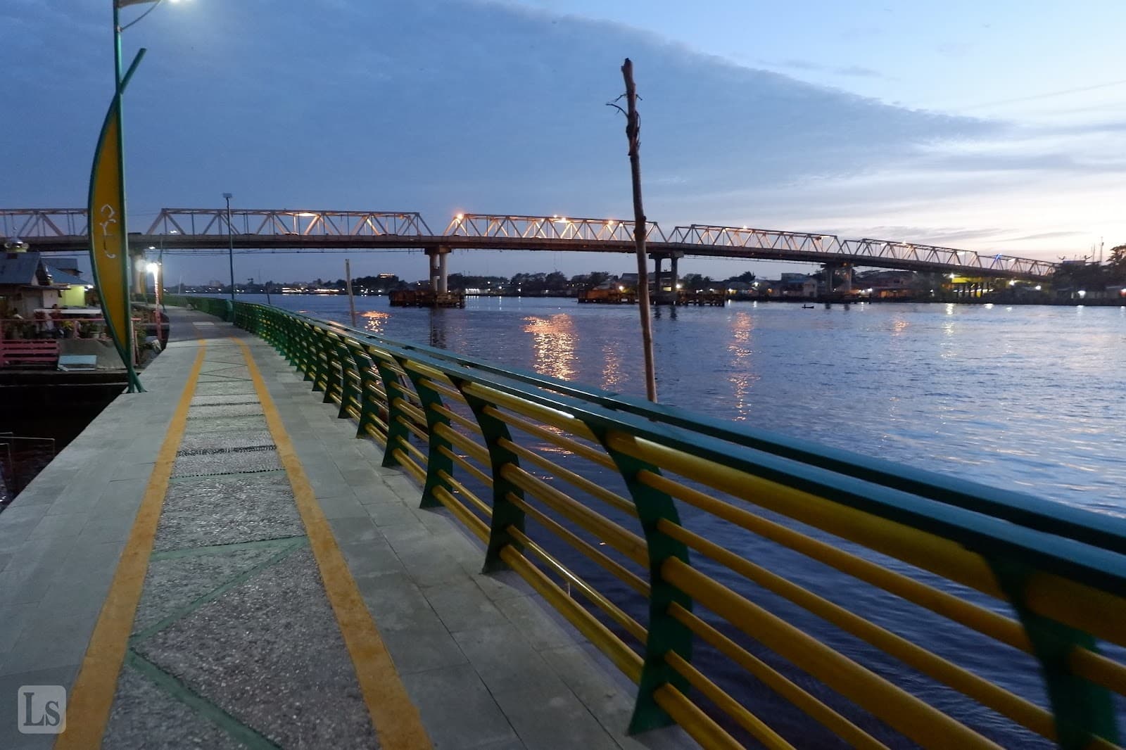 Kapuas II Bridge - Image 1