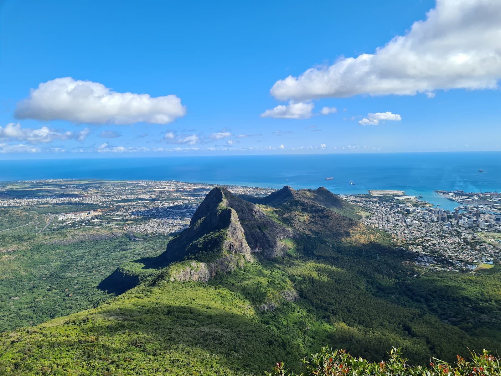 Le Pouce Mountain - Image 1