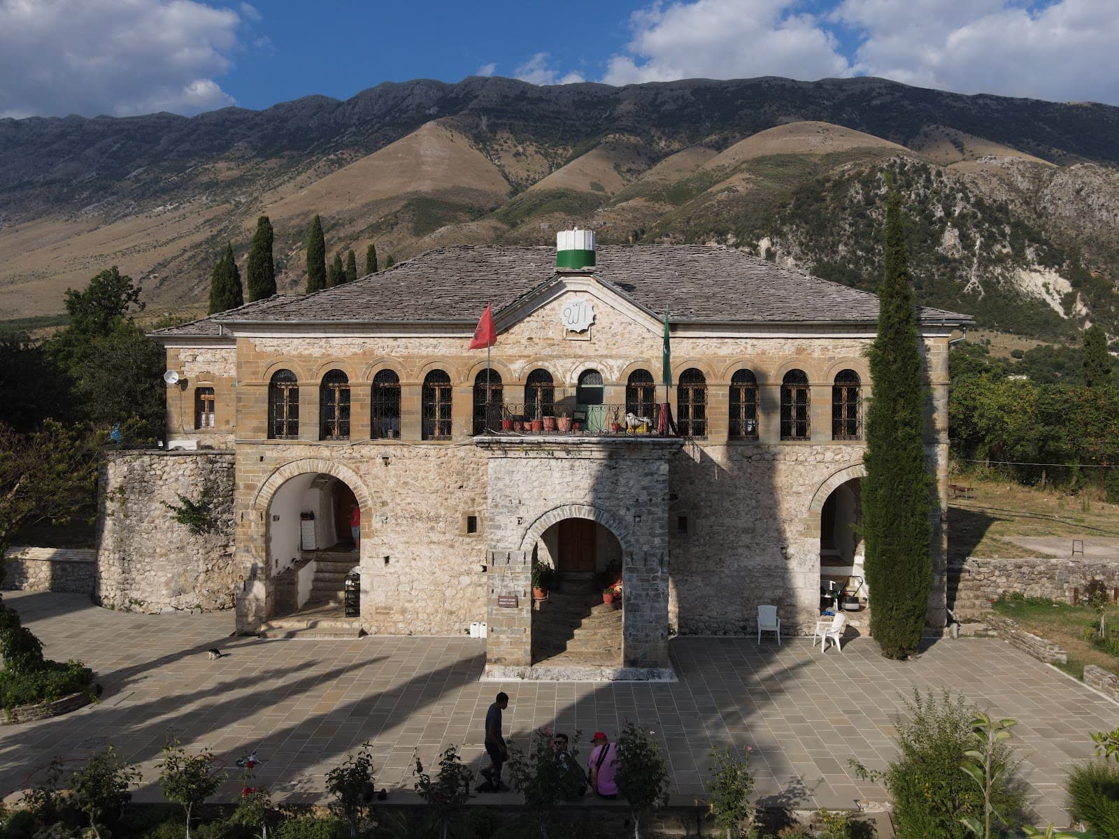 Melan Tekke - Image 1