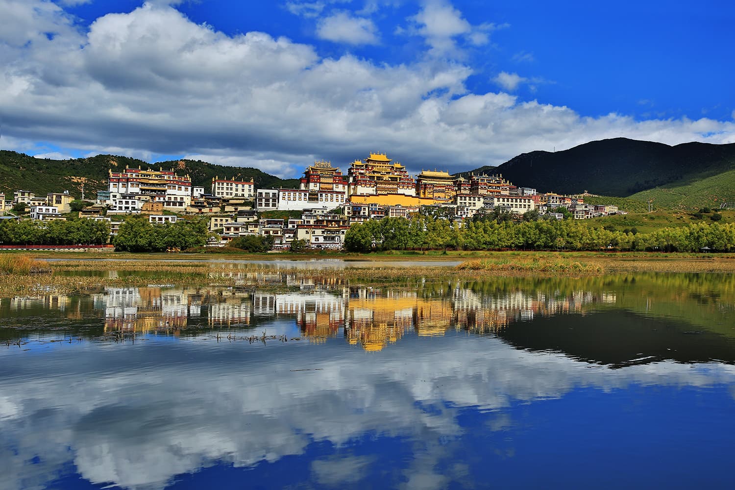 Lamuyangcuo Songzanlin Lake - Image 1