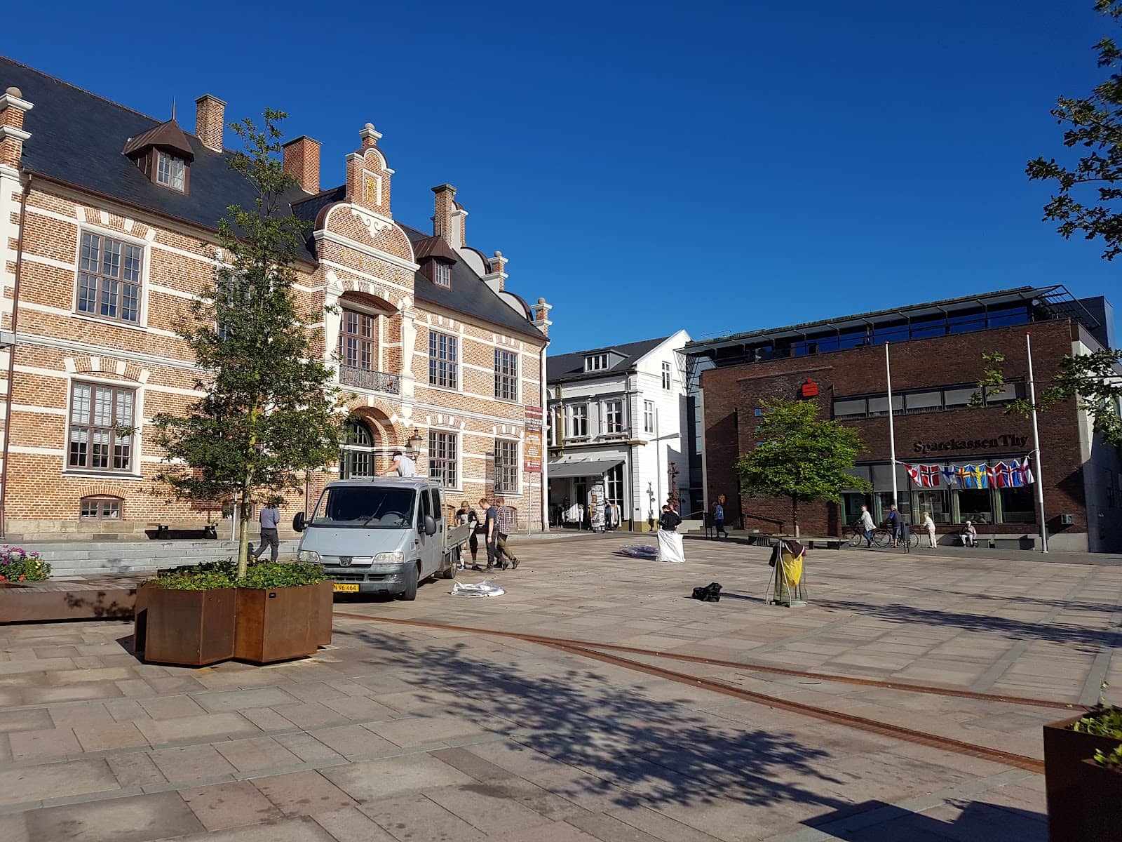 Surrounding Architecture