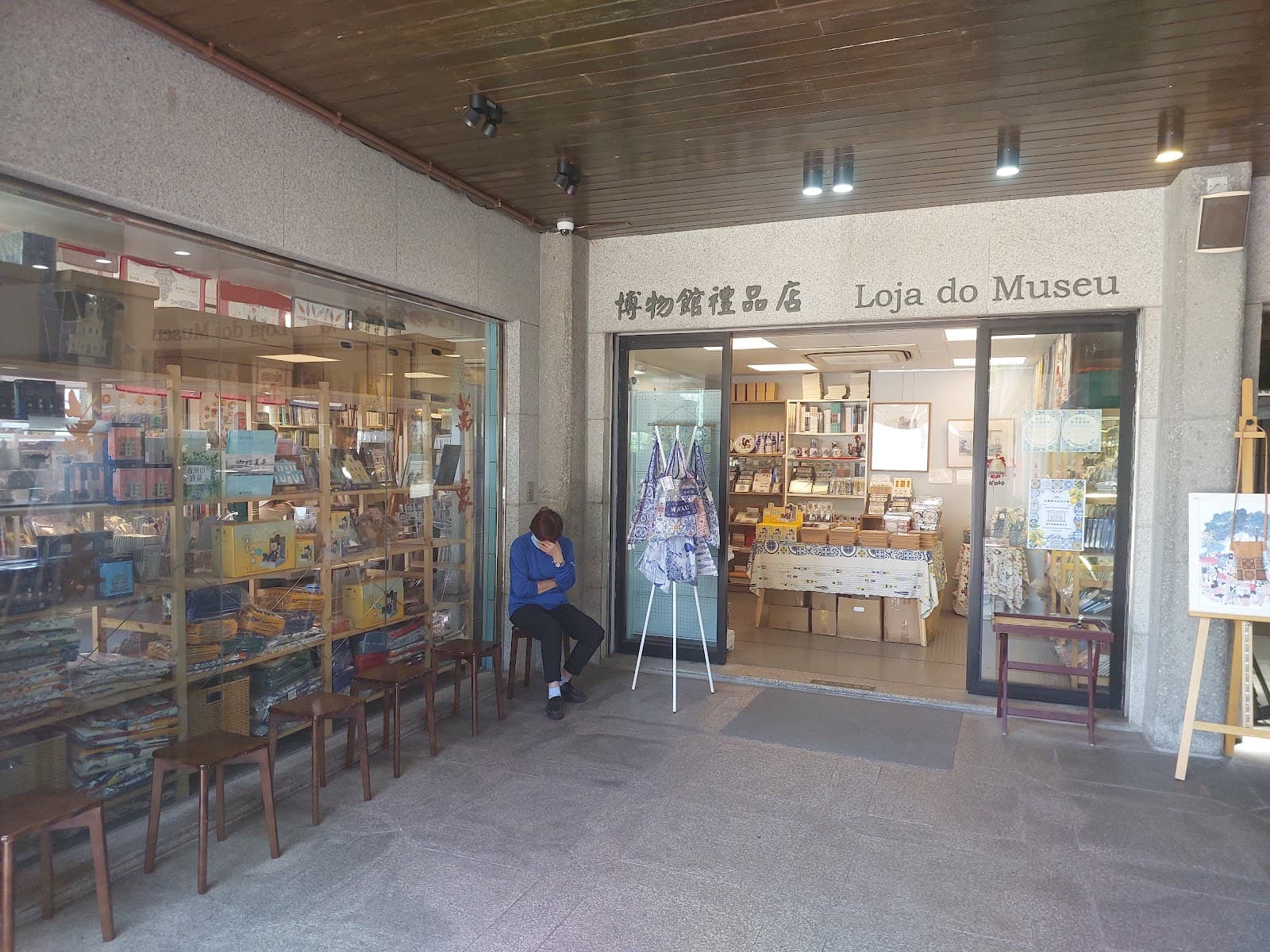 Government Building Gift Shops - Image 1