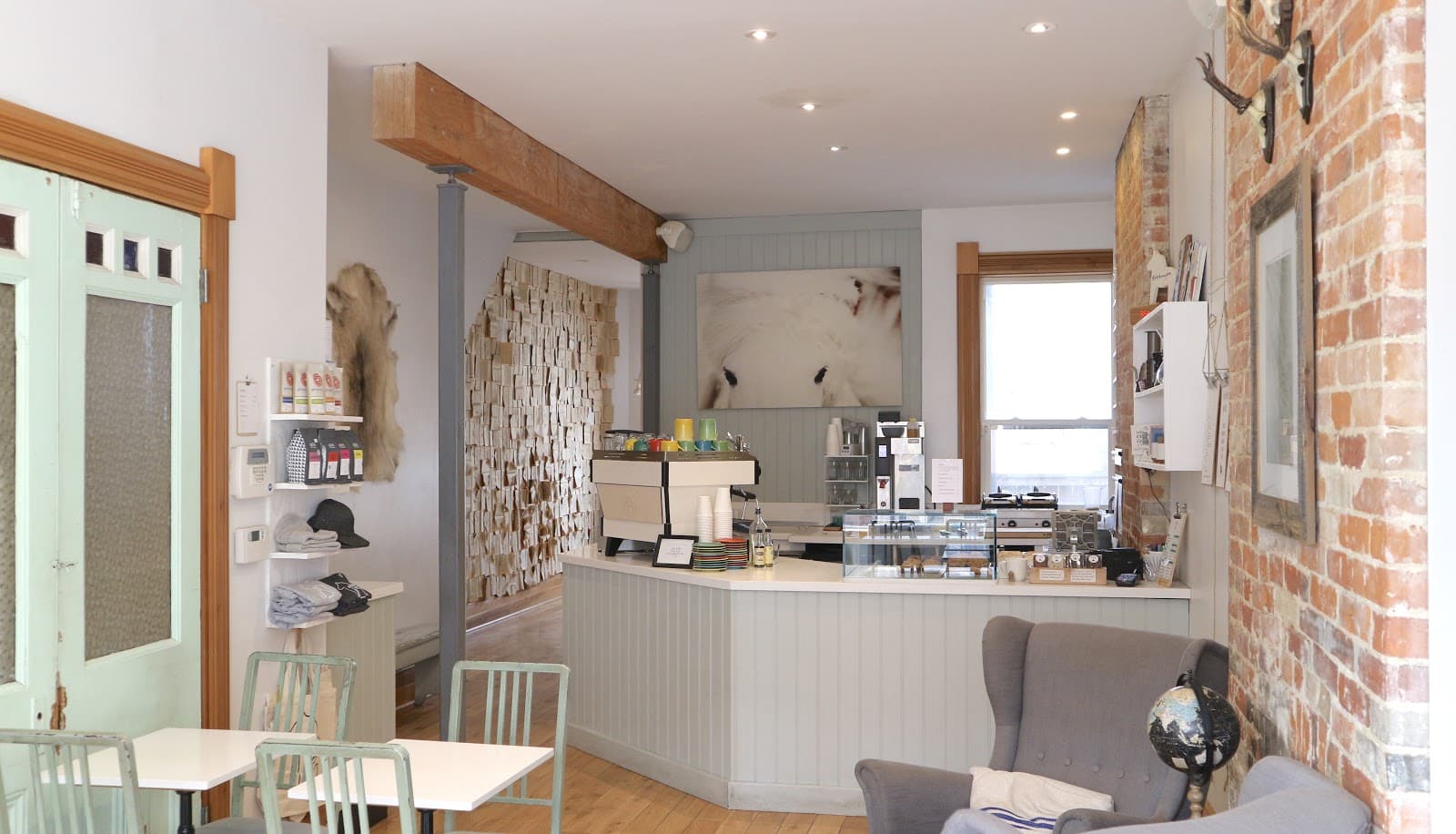 Aesthetic Cafe - Image 1