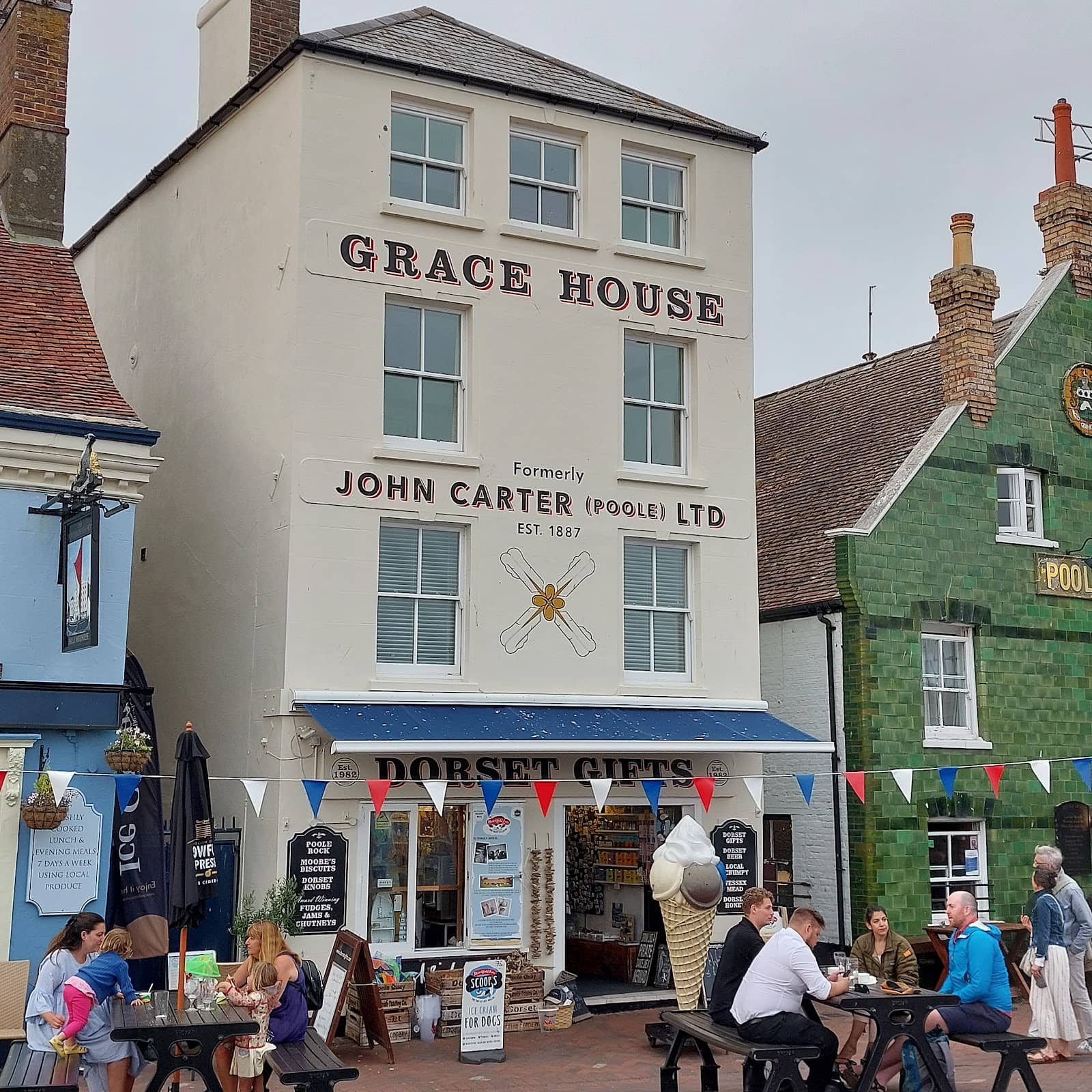 Convenient Town Centre Access