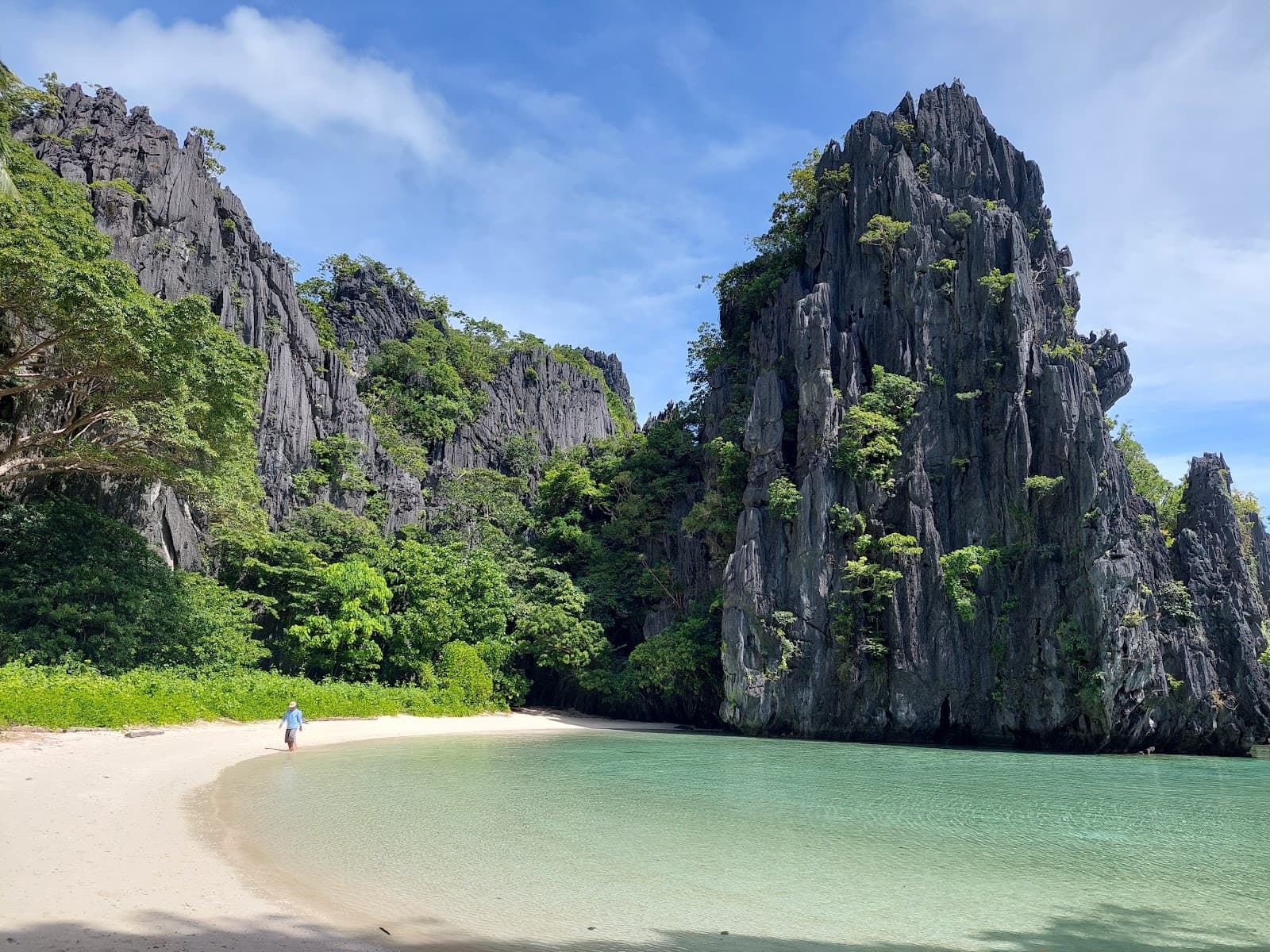 Hidden Beach Matinloc - Image 1