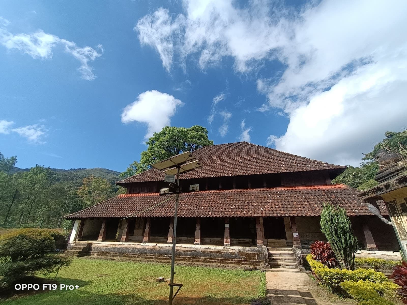 Nalknad Palace - Image 1