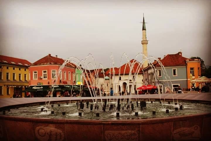 Surrounding Cafes & Restaurants