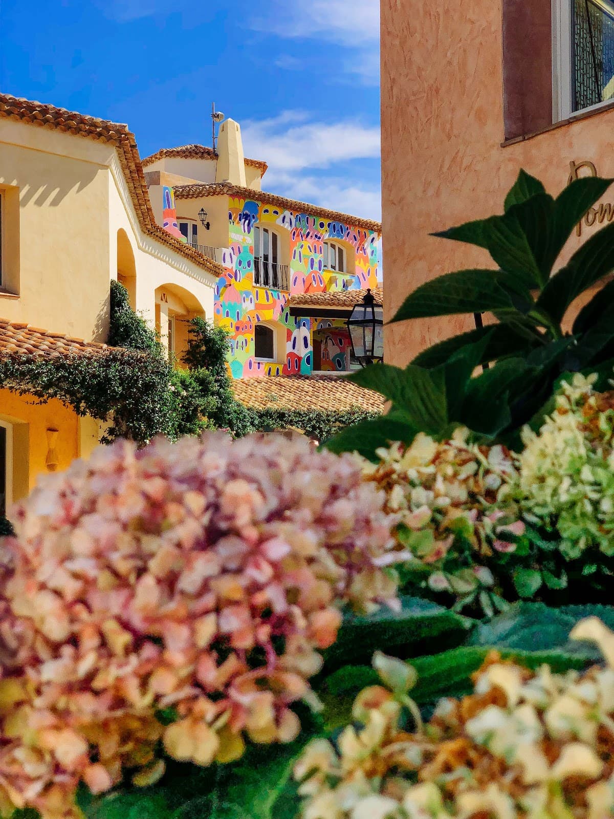 Promenade Du Port Porto Cervo - Image 1