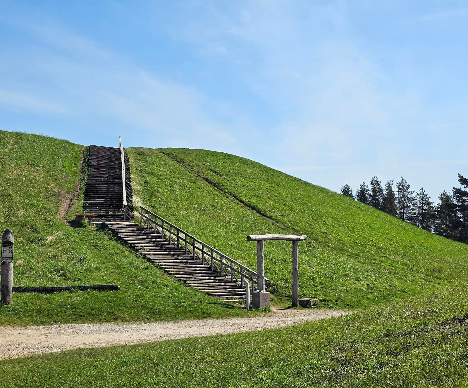 Salduvė Park & Mound - Image 1