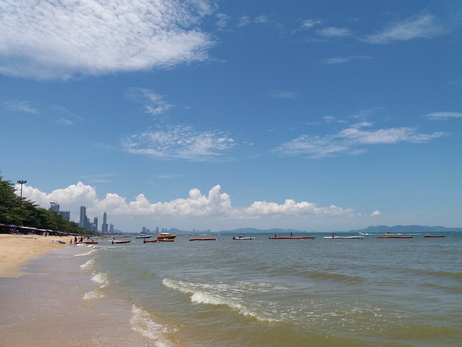 Na Jomtien Beach - Image 1
