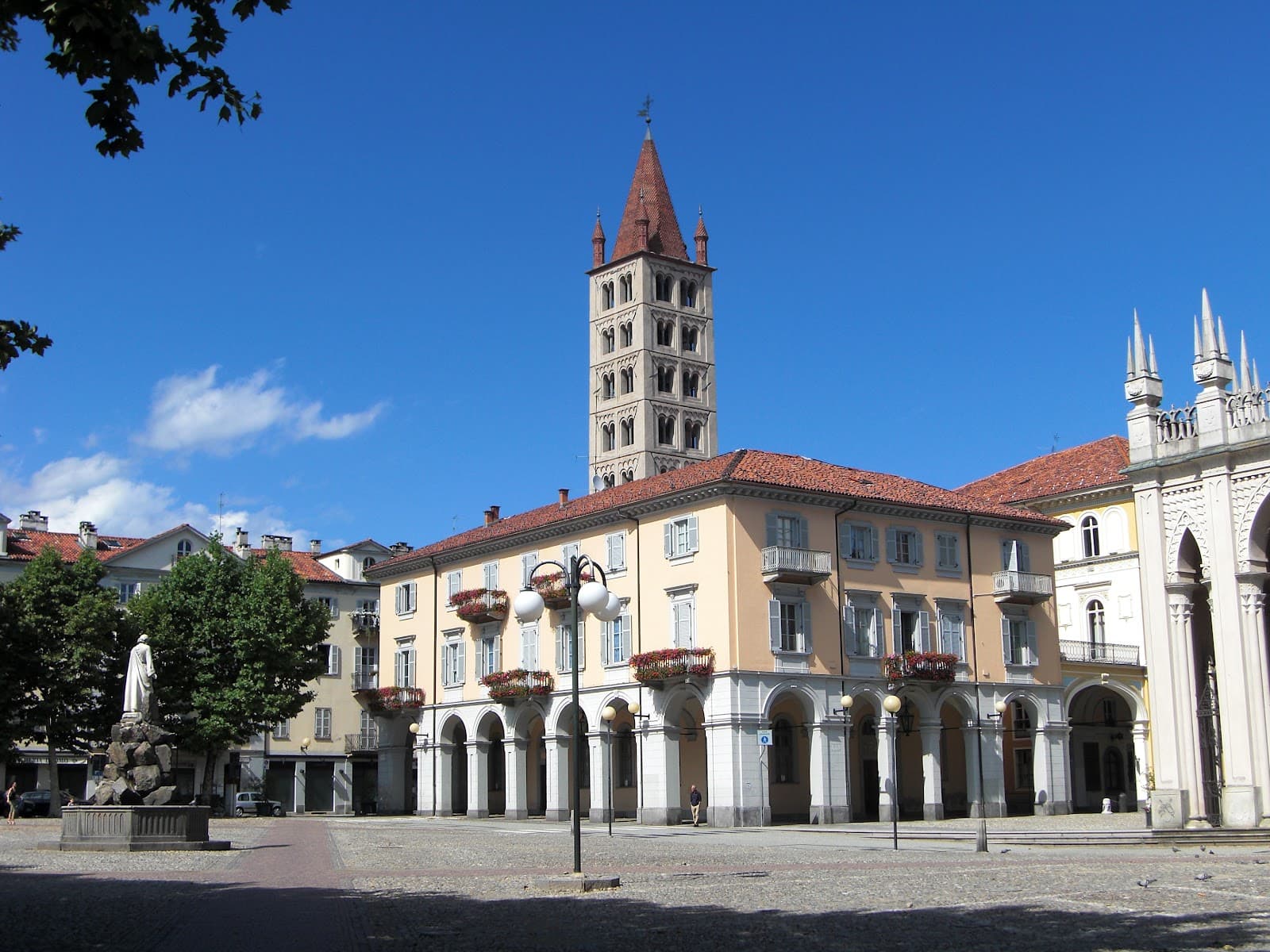 Piazza Duomo (Biella) - Image 1