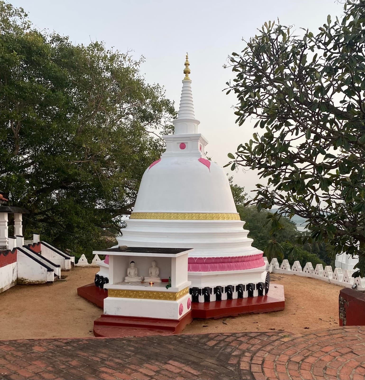 Gokanna Viharaya - Image 1