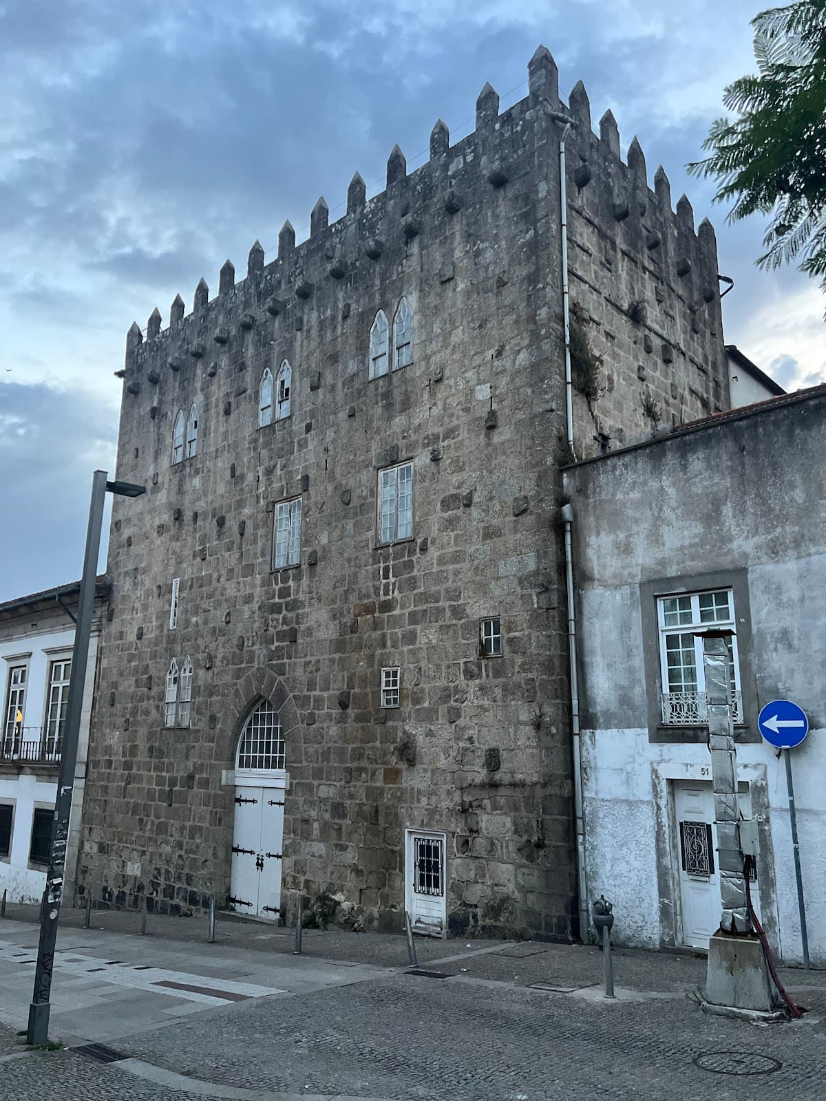 Torre de D. Pedro Pitões Porto - Image 1