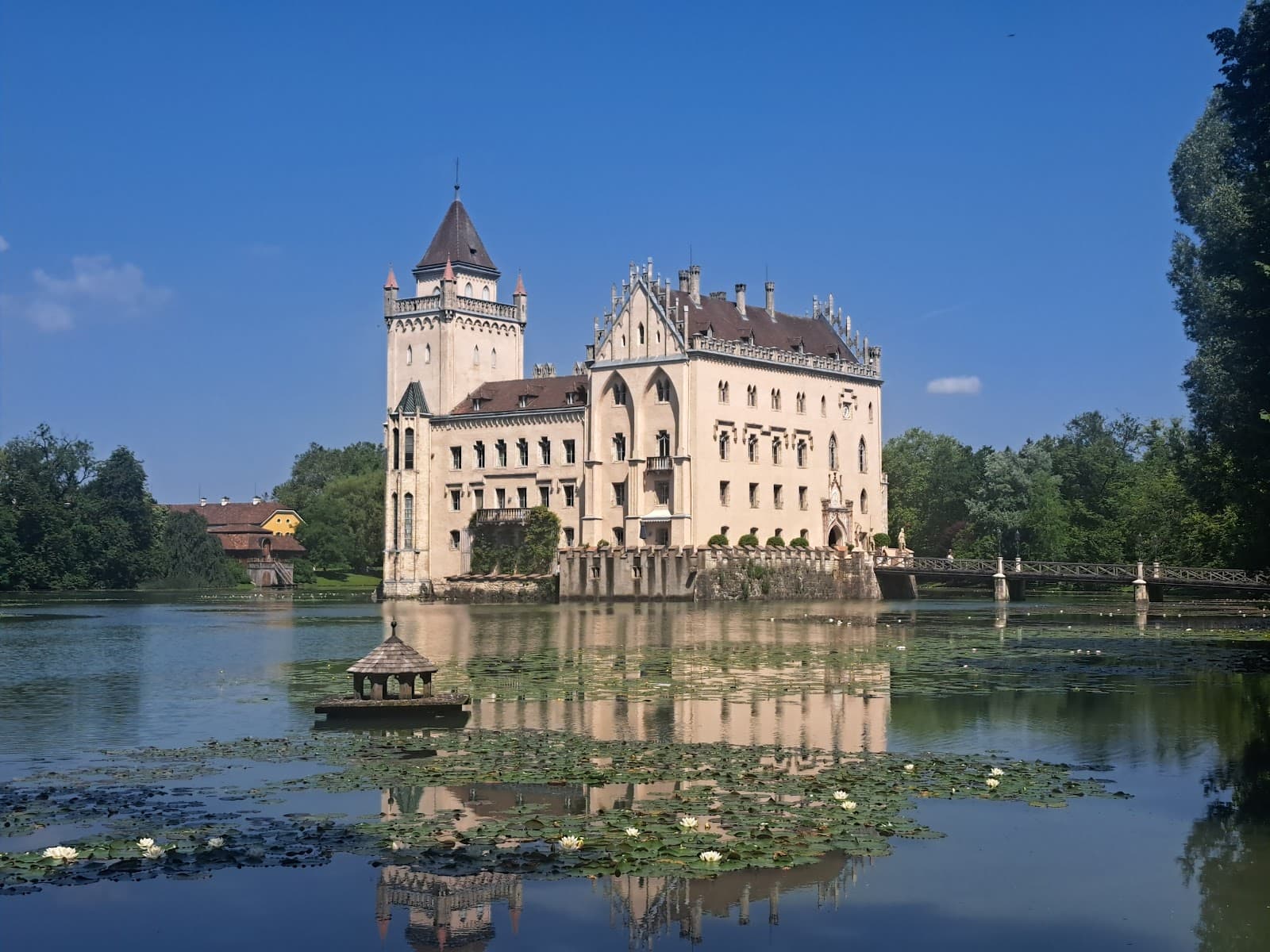 Schloss Anif - Image 1