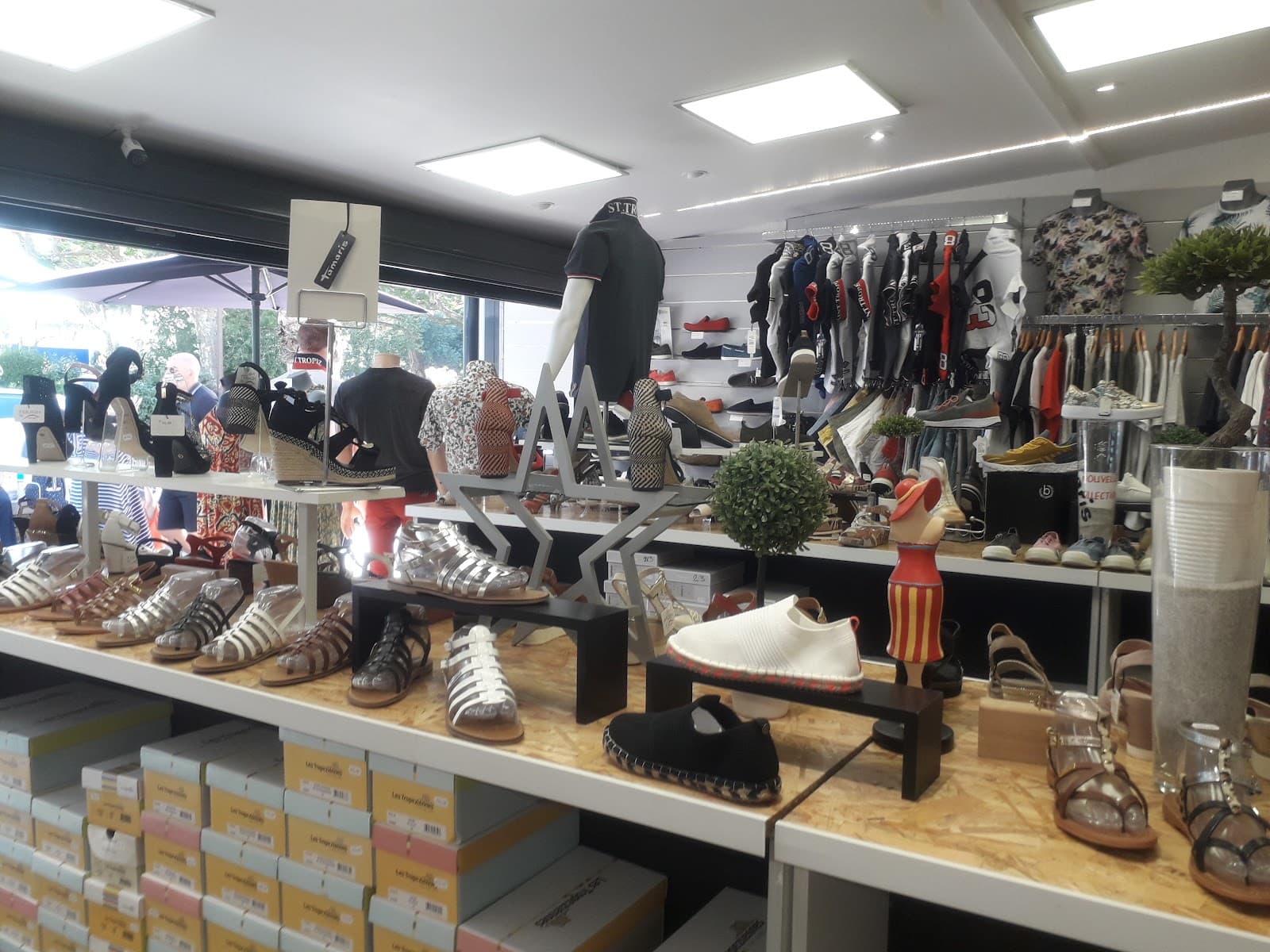 Avenue Charles‑de‑Gaulle - Image 1