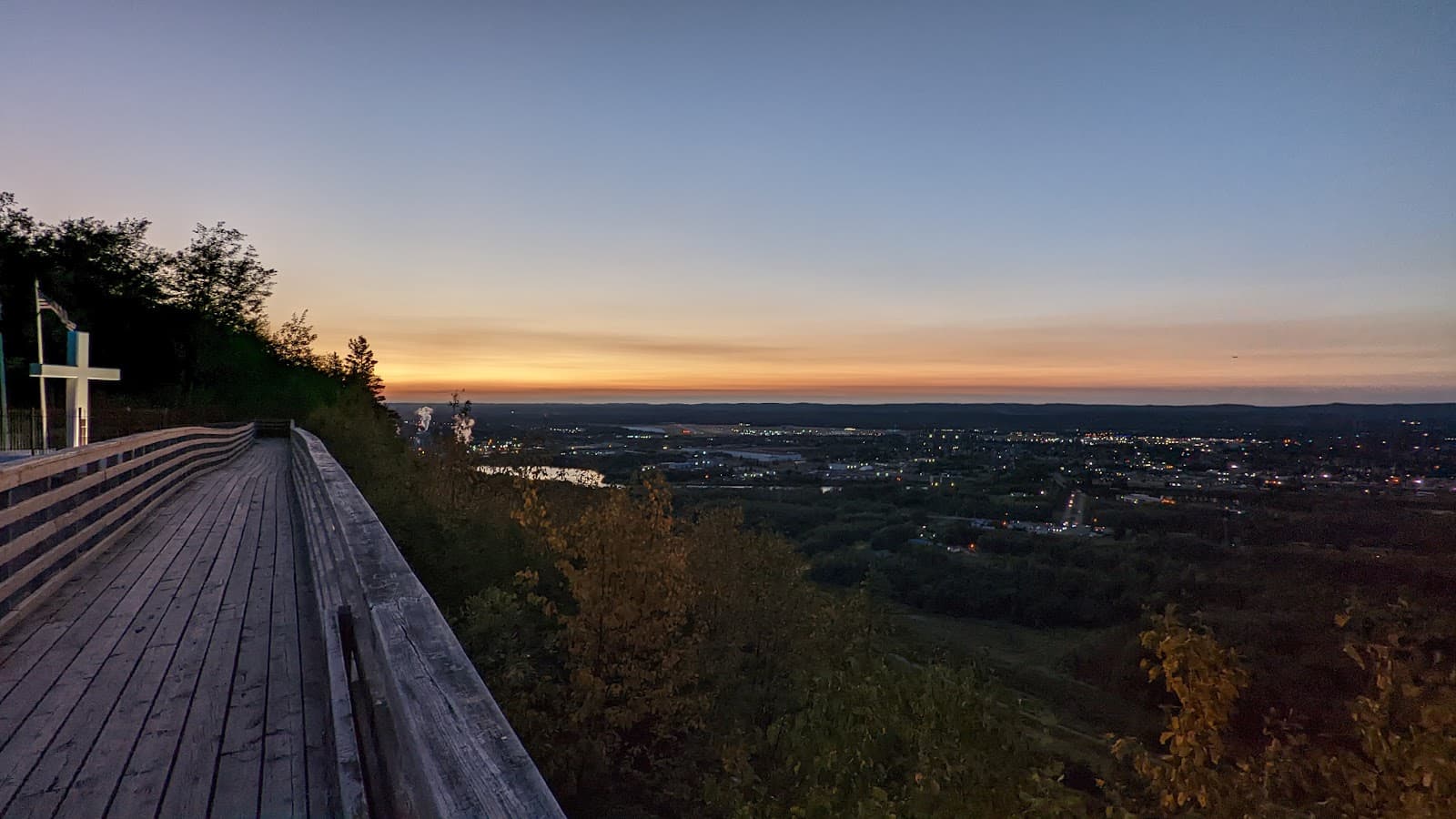 Mount McKay Scenic Lookout - Image 1