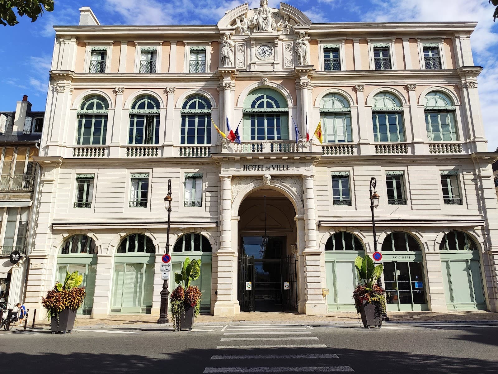Hôtel de Ville de Pau - Image 1