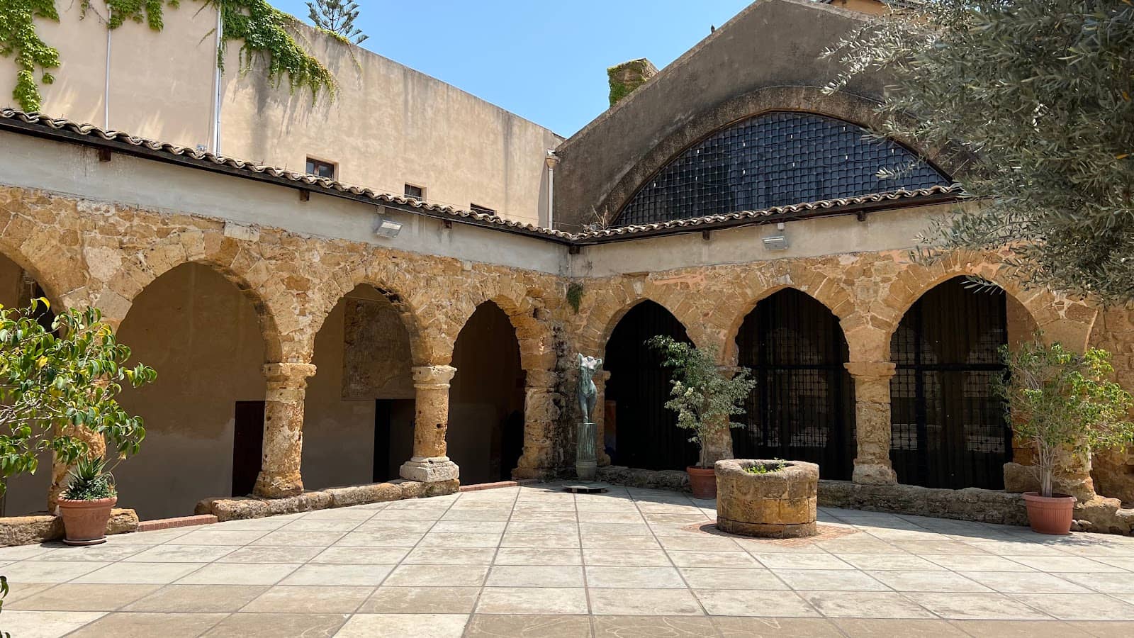 Everyday Objects & Jewelry