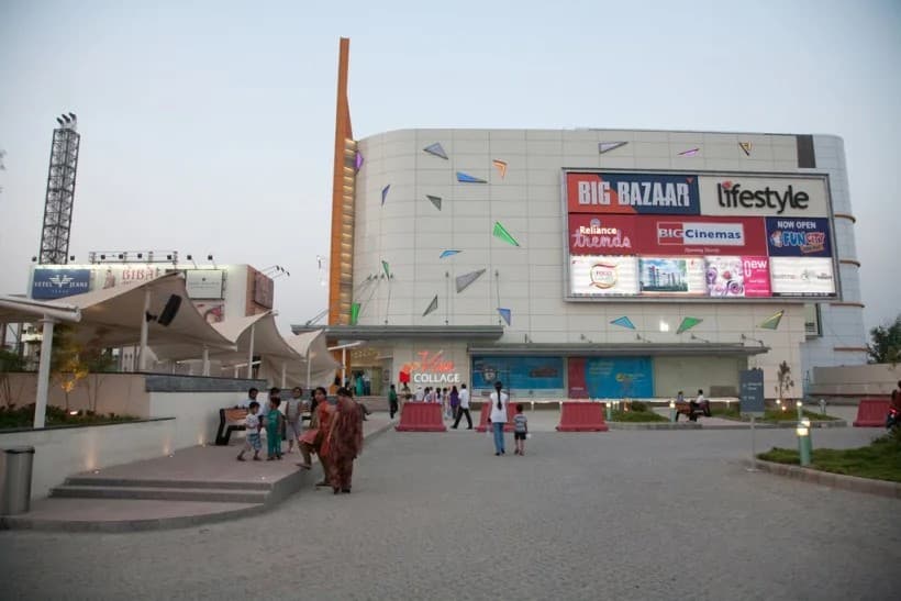 Sadar Bazaar - Image 1