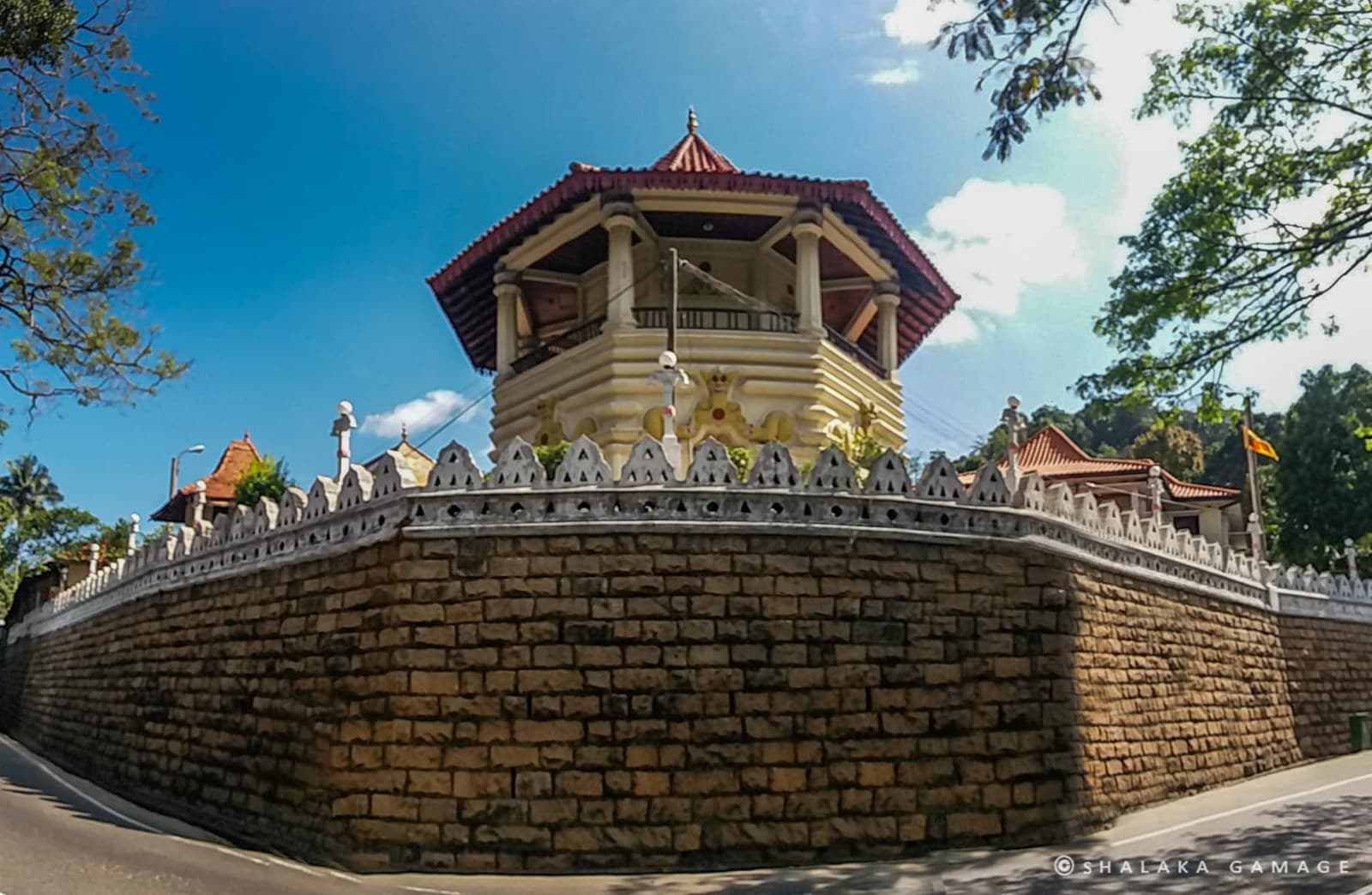 Malwathu Maha Viharaya Kandy Sri Lanka - Image 1