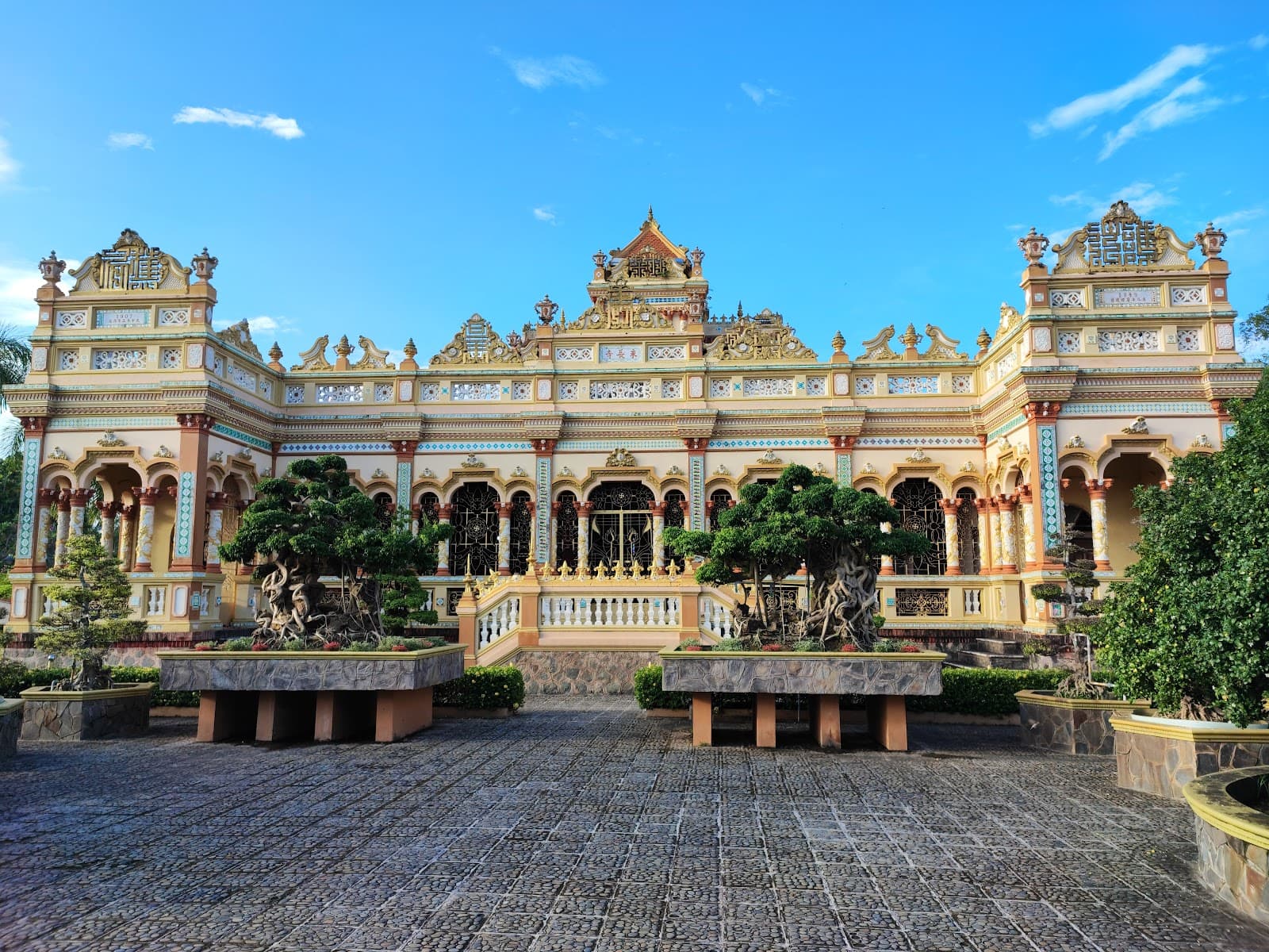 Vinh Trang Pagoda My Tho - Image 1