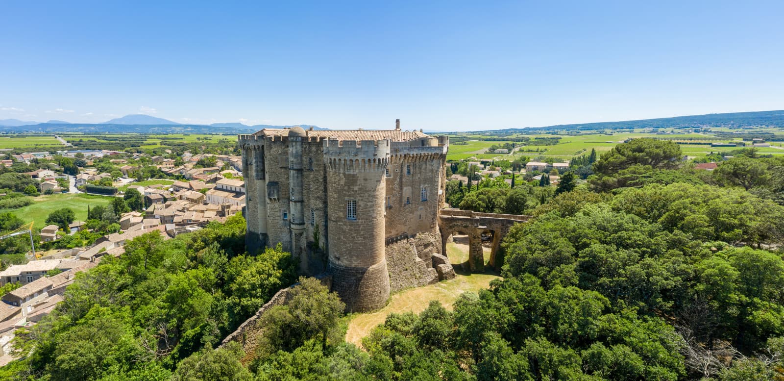 Suze-la-Rousse Castle & Wine University - Image 1