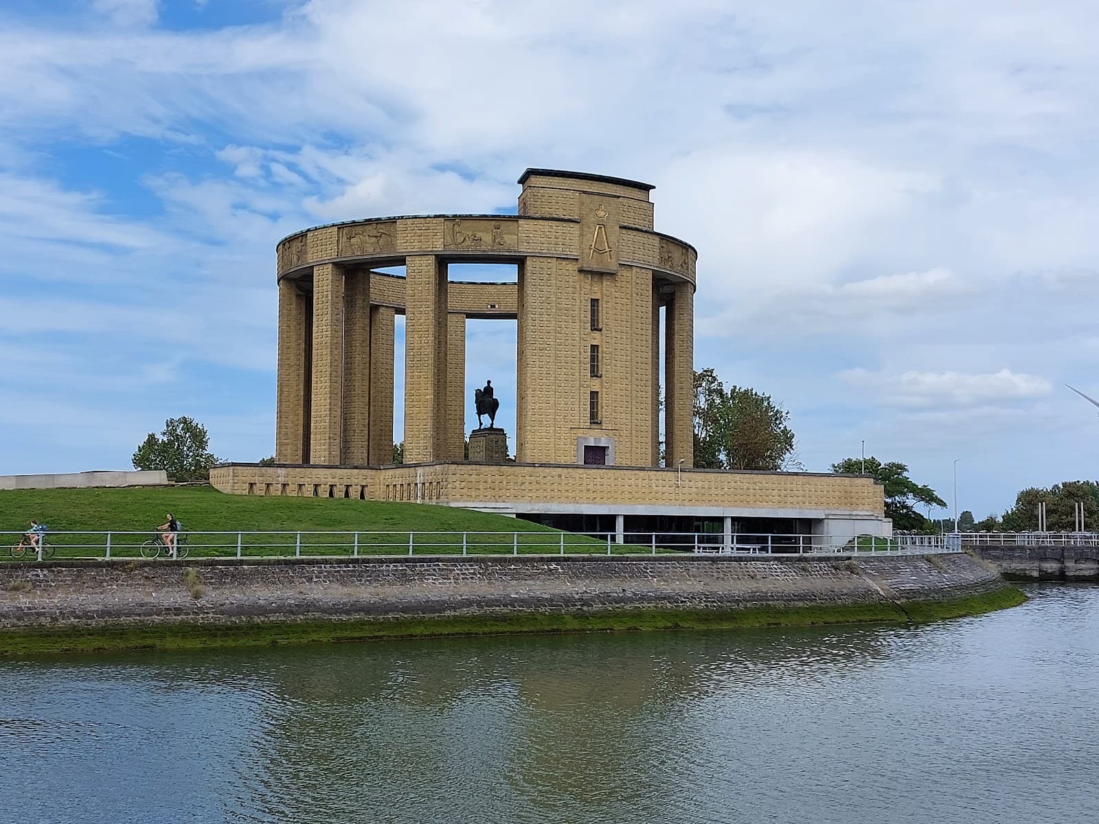 Westfront Nieuwpoort & King Albert I Memorial - Image 1