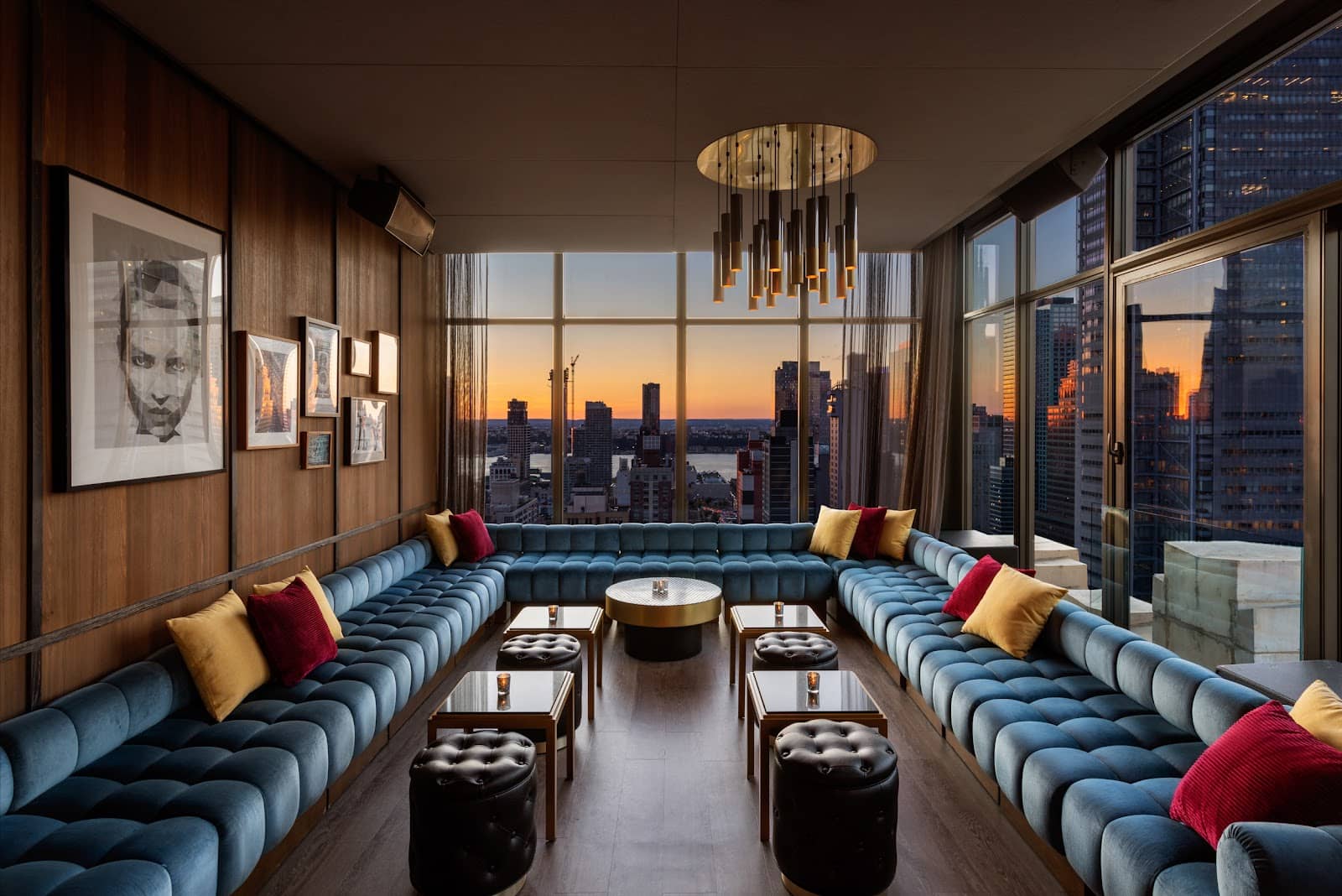 Elegant All-Seasons Lounge