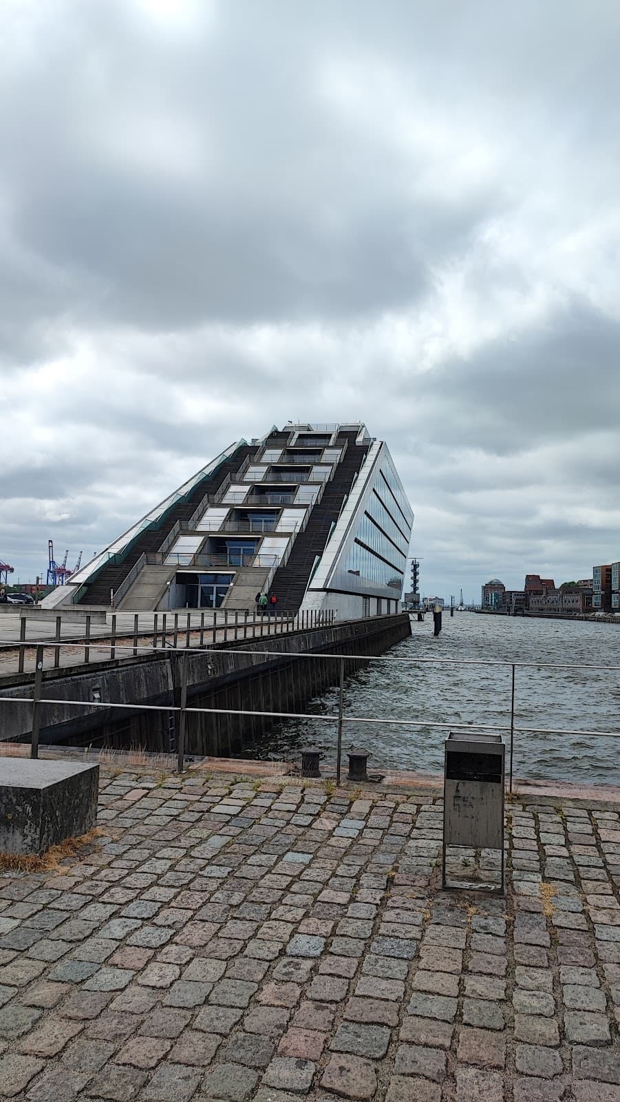 Dockland Roof Terrace - Image 1