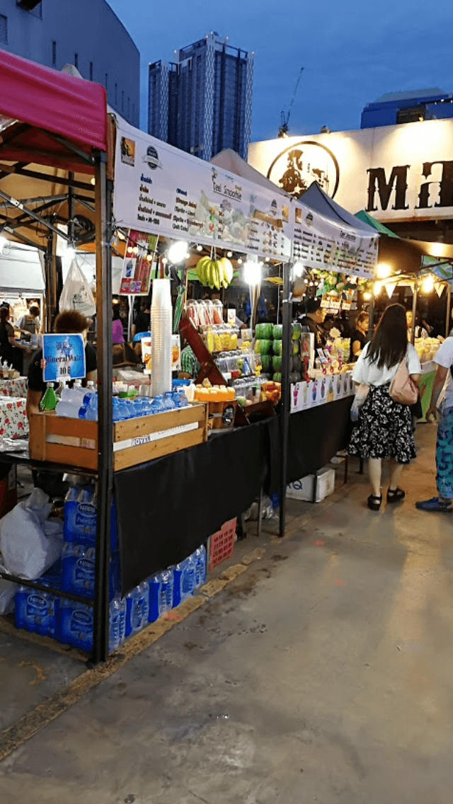 Sampheng Night Market - Image 1