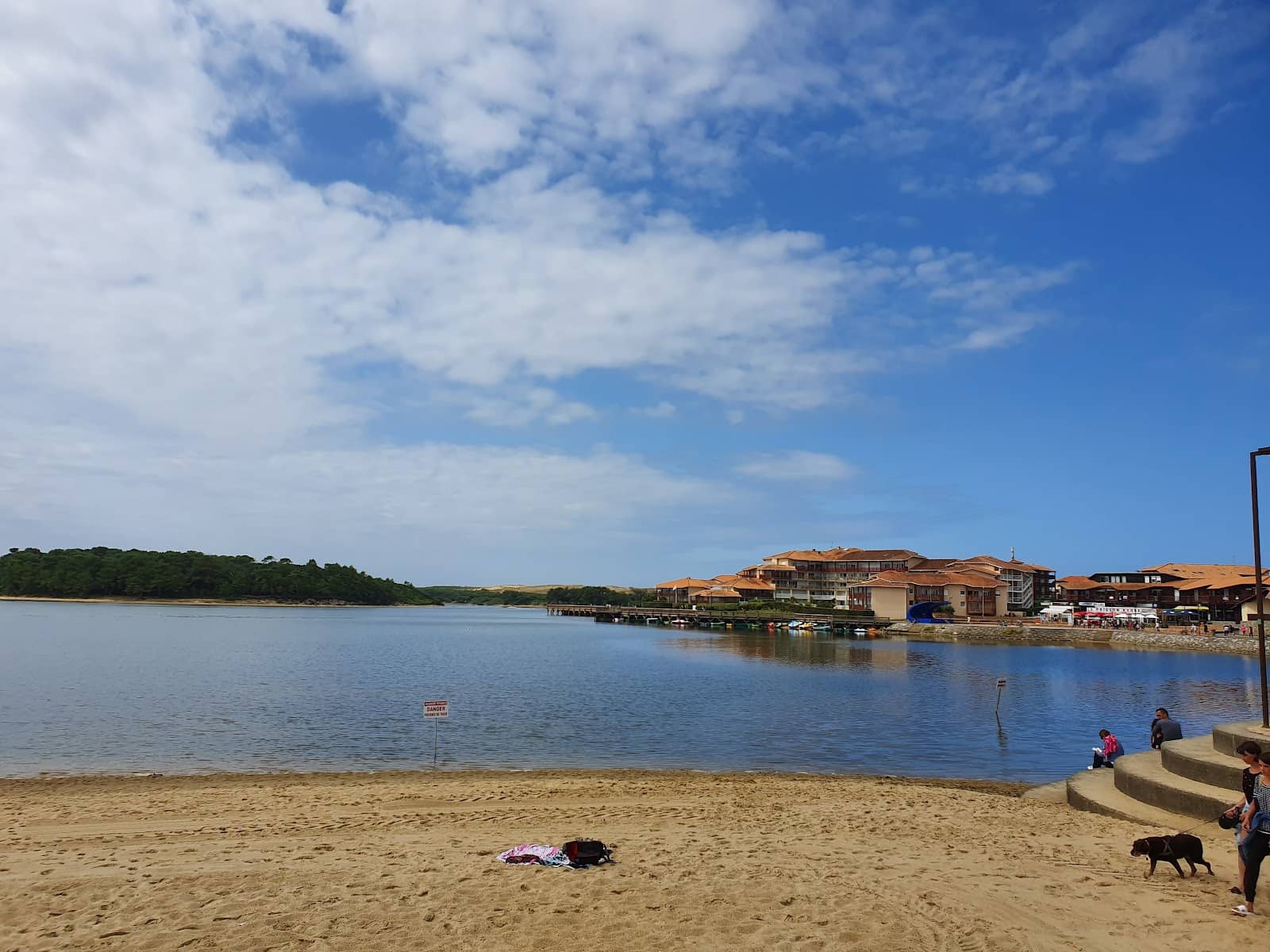 Vibrant Lakeside Amenities