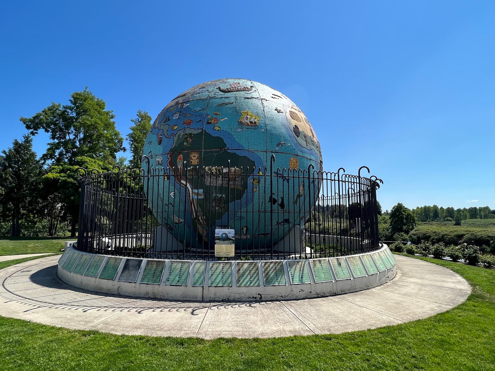 Eco-Earth Globe - Image 1