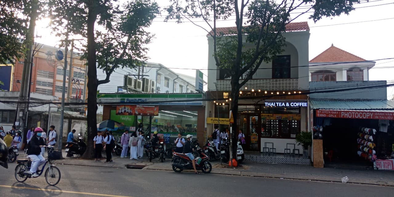 Nghia Tan Market - Image 1