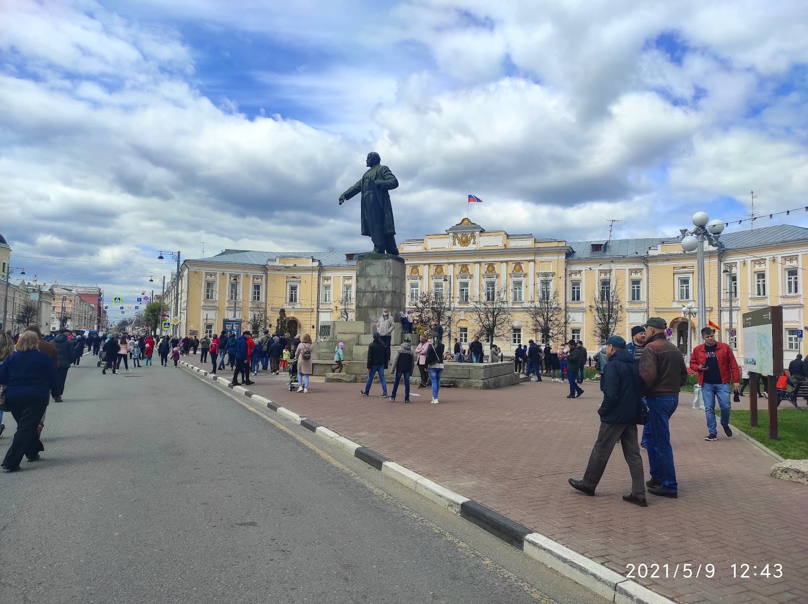 Lenin Square - Image 1