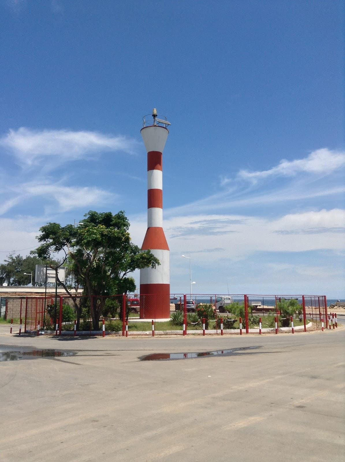 Ilha Lighthouse (Farol de Luanda) - Image 1