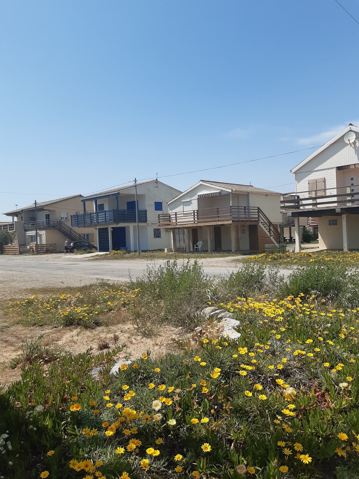 Les Chalets (stilt houses) - Image 1
