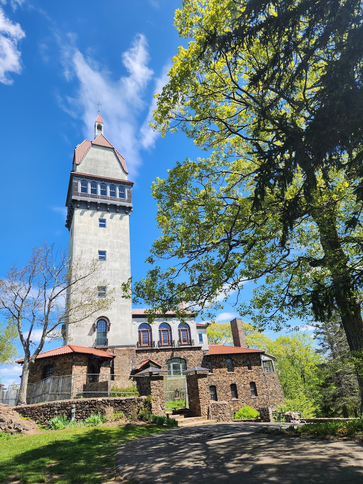 Talcott Mountain State Park & Heublein Tower - Image 1