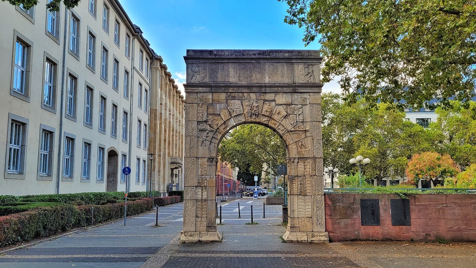 Arch of Dativius Victor - Image 1