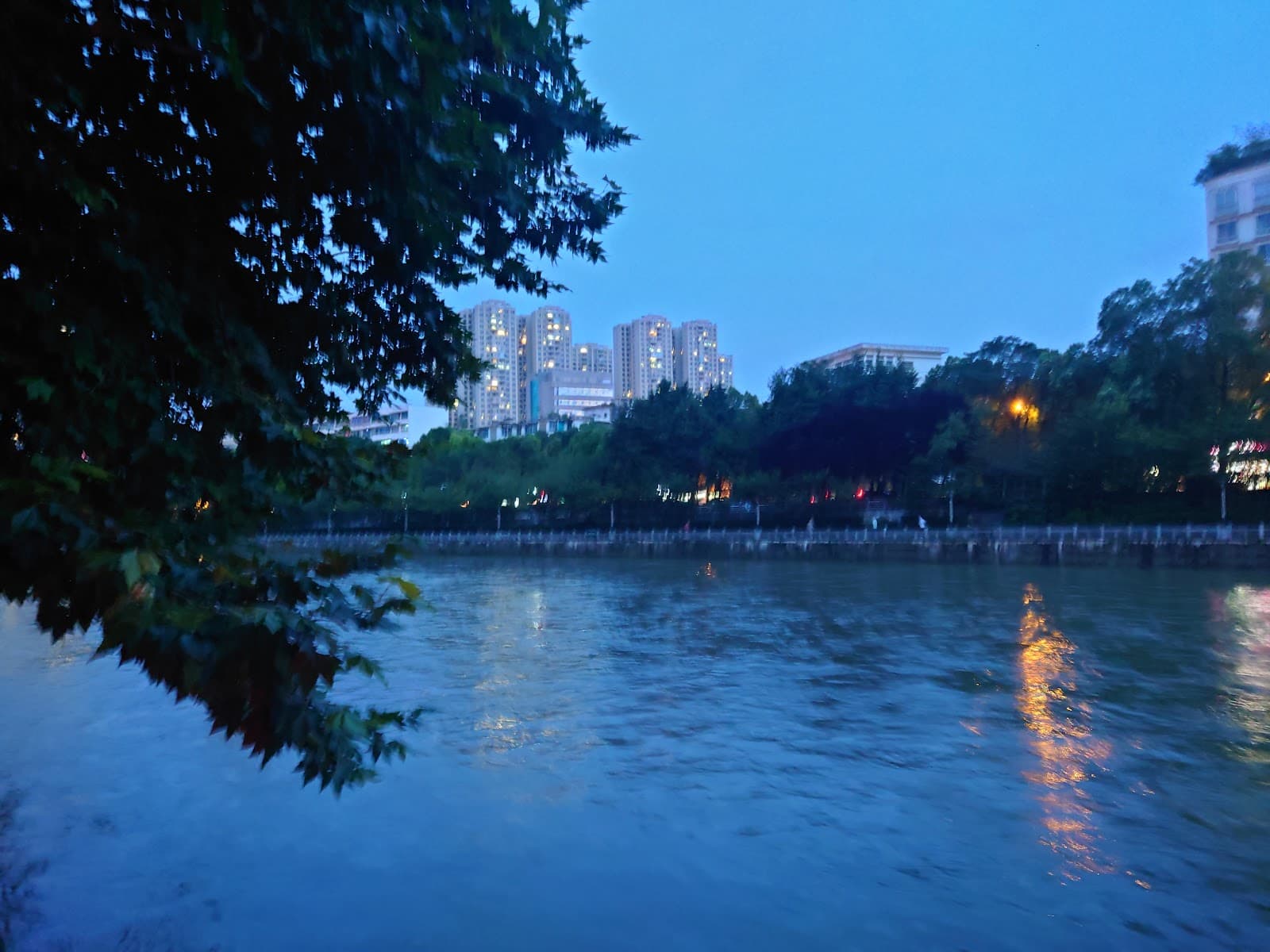 Hebin Park - Image 1