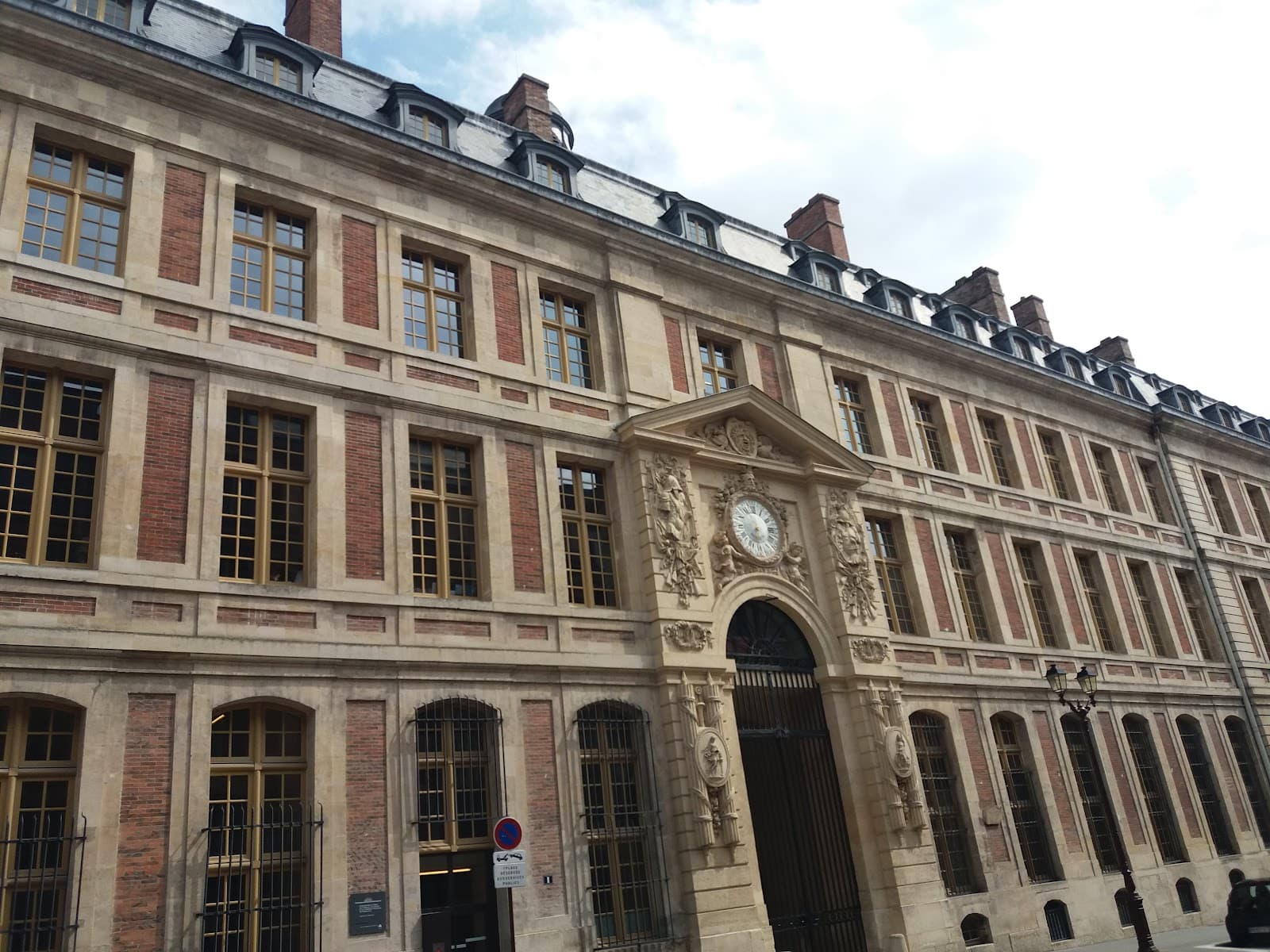 Grand Commun Versailles - Image 1
