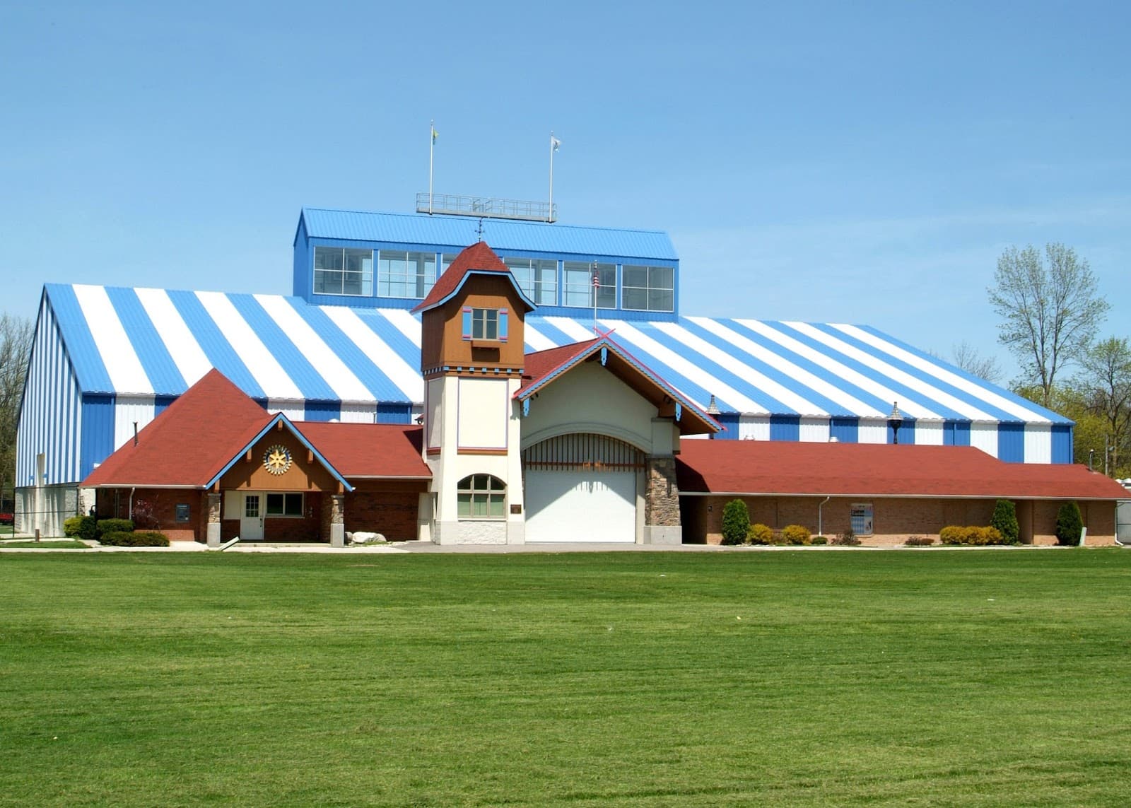 Harvey Kern Community Pavilion - Image 1