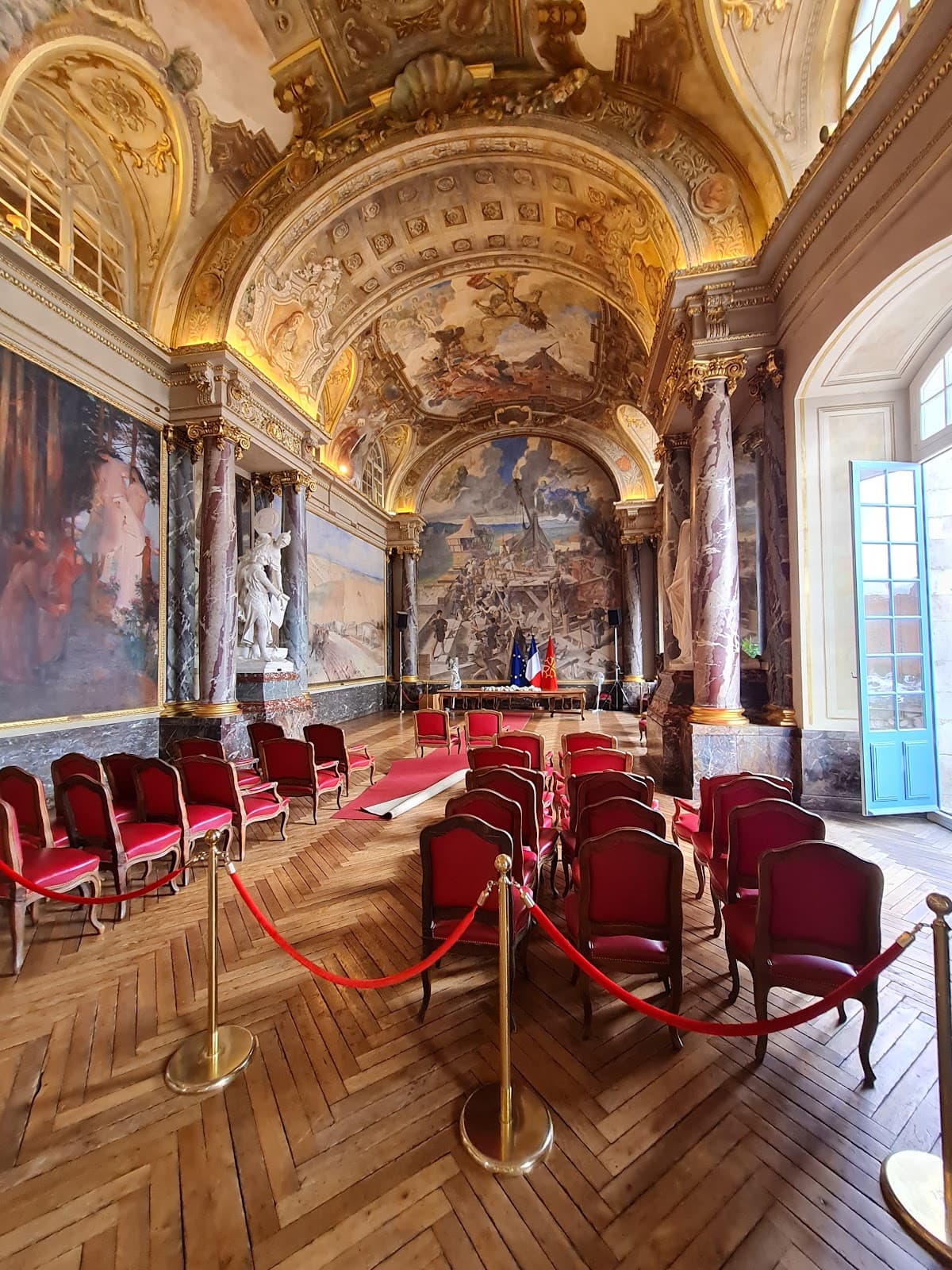 Le Capitole City Hall - Image 1