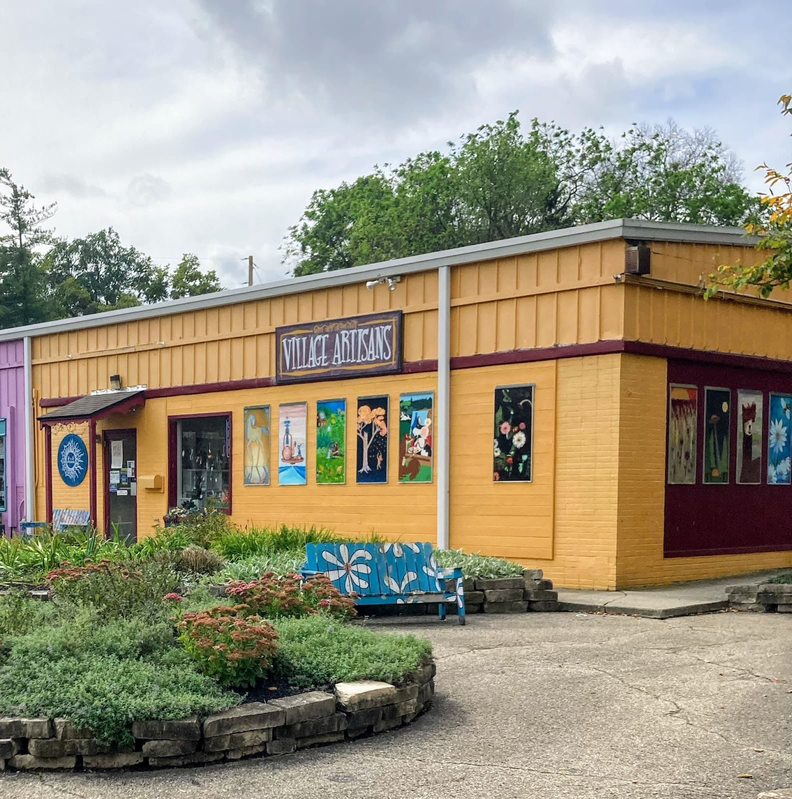 Village Artisans Co-Op Gallery - Image 1