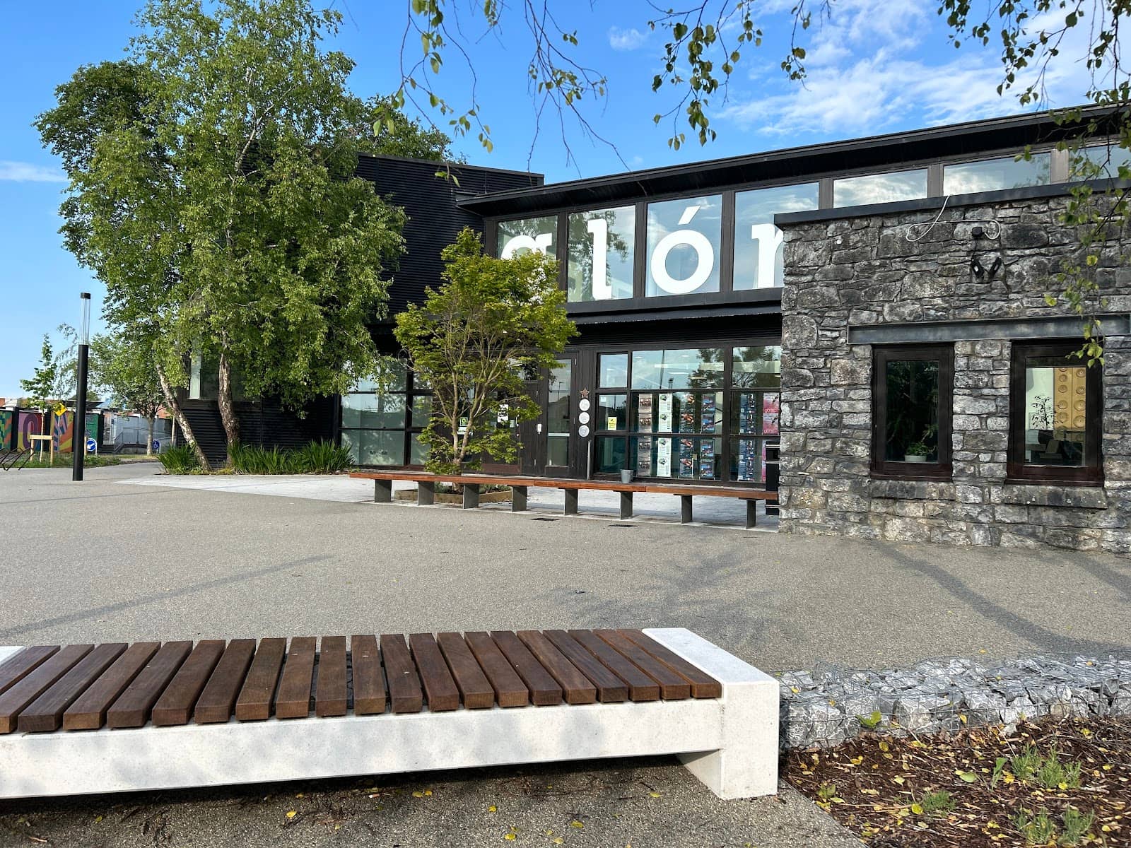 Cozy Cafe & Bar Area